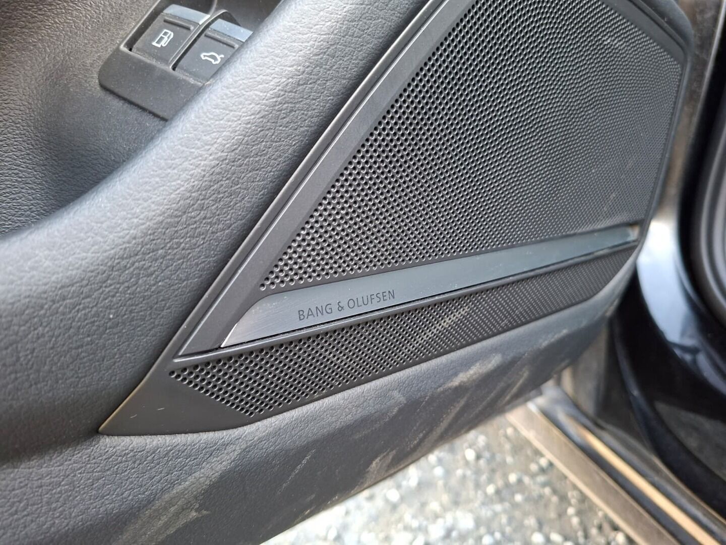 AUDI A6 2023 50TFSIe Quattro S-Line * ACC / Koukku / B&O / Sporttipenkit / Matrix LED / Navi / Ratinlämmitin * - Kahdet renkaat aluvanteilla / Merkkihuollettu - HULLUT AVAJAISHULINAT KORKOTARJOUS 3,29 %