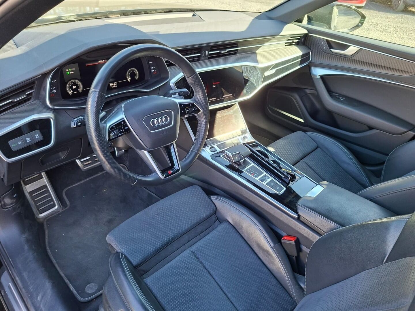 AUDI A6 2023 50TFSIe Quattro S-Line * ACC / Koukku / B&O / Sporttipenkit / Matrix LED / Navi / Ratinlämmitin * - Kahdet renkaat aluvanteilla / Merkkihuollettu - HULLUT AVAJAISHULINAT KORKOTARJOUS 3,29 %