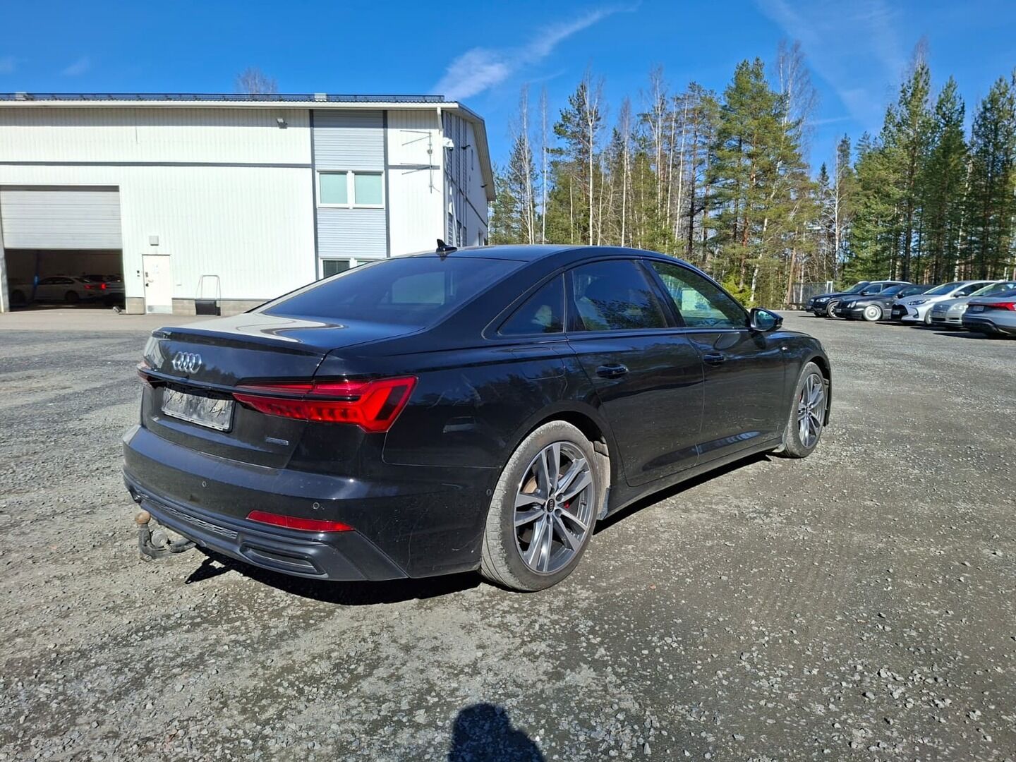 AUDI A6 2023 50TFSIe Quattro S-Line * ACC / Koukku / B&O / Sporttipenkit / Matrix LED / Navi / Ratinlämmitin * - Kahdet renkaat aluvanteilla / Merkkihuollettu - HULLUT AVAJAISHULINAT KORKOTARJOUS 3,29 %