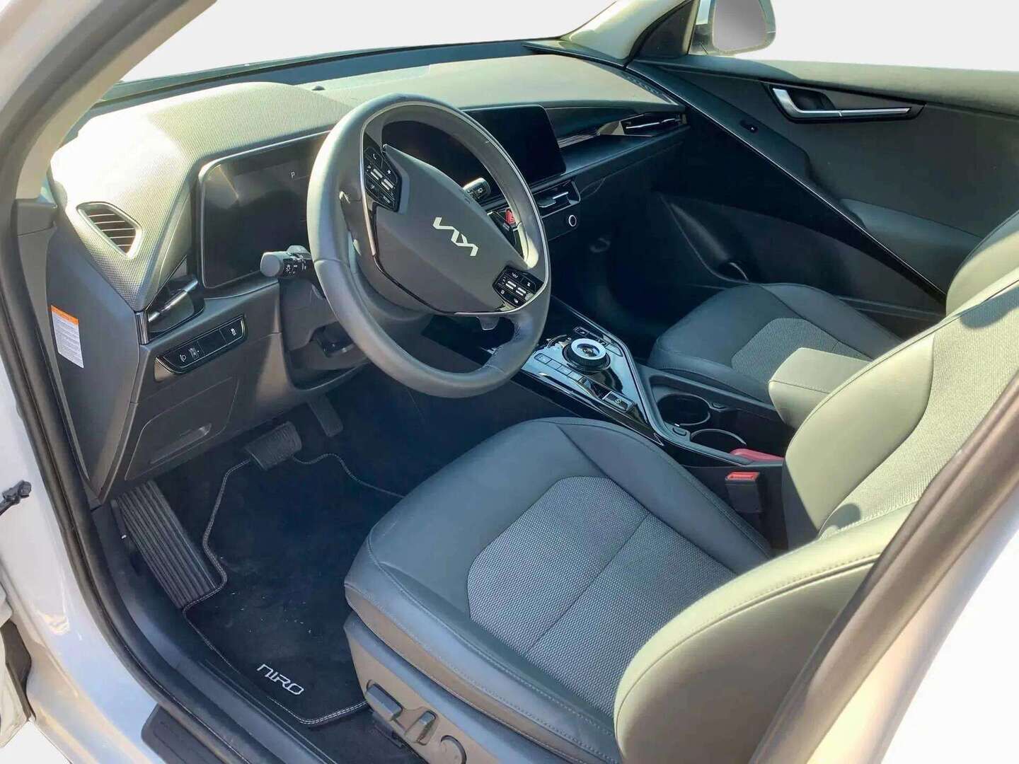 Kia Niro 2023 EX 64,8kWh 204hv - ILP | HDA | ACC | P.kamera | Sähkösäätöinen kuljettajaistuin | Keinonahka-kangasverhoilu | 2xrenkaat 1xvanteet | TULOSSA | - KORKO VAIN 3,99 %