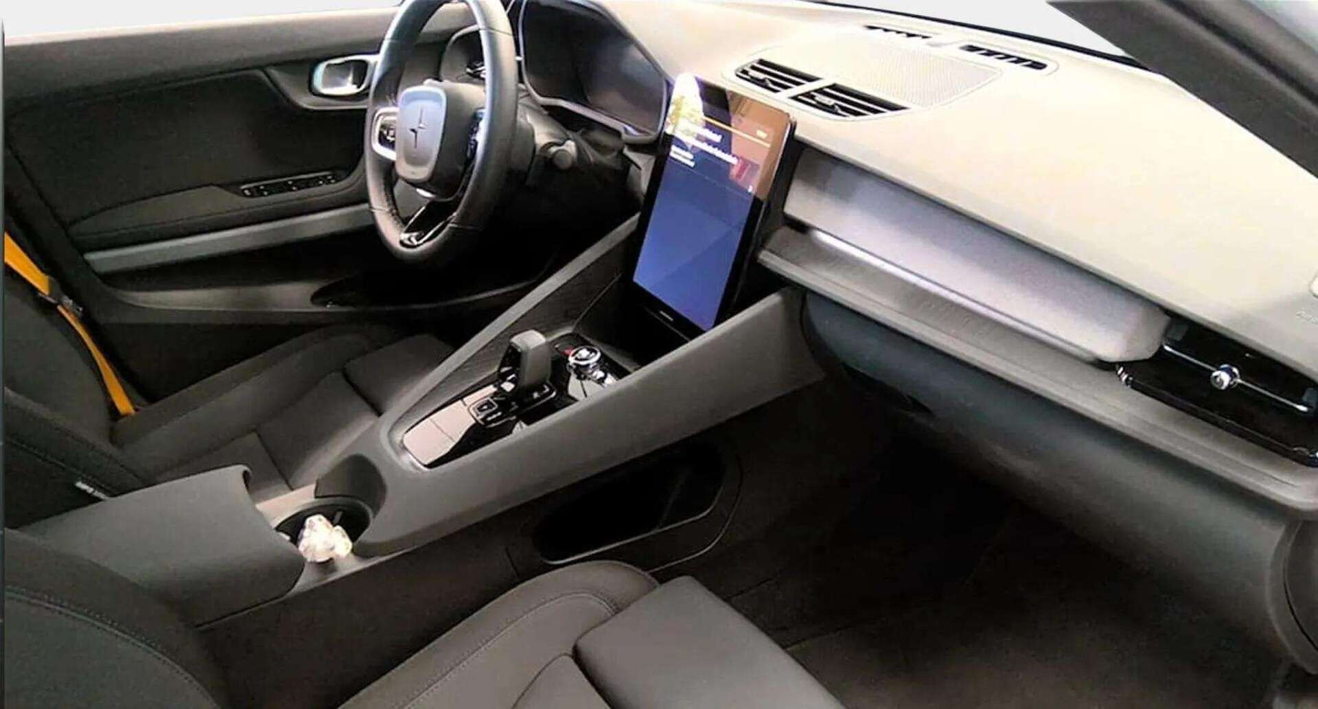 POLESTAR 2 2024 Long range Dual motor Performance Facelift, 350kW, 82kWh / Pilot & Plus / Vetokoukku / 2x vanteet / TULOSSA - 3,99 % KORKOTARJOUS TÄHÄN AUTOON - 