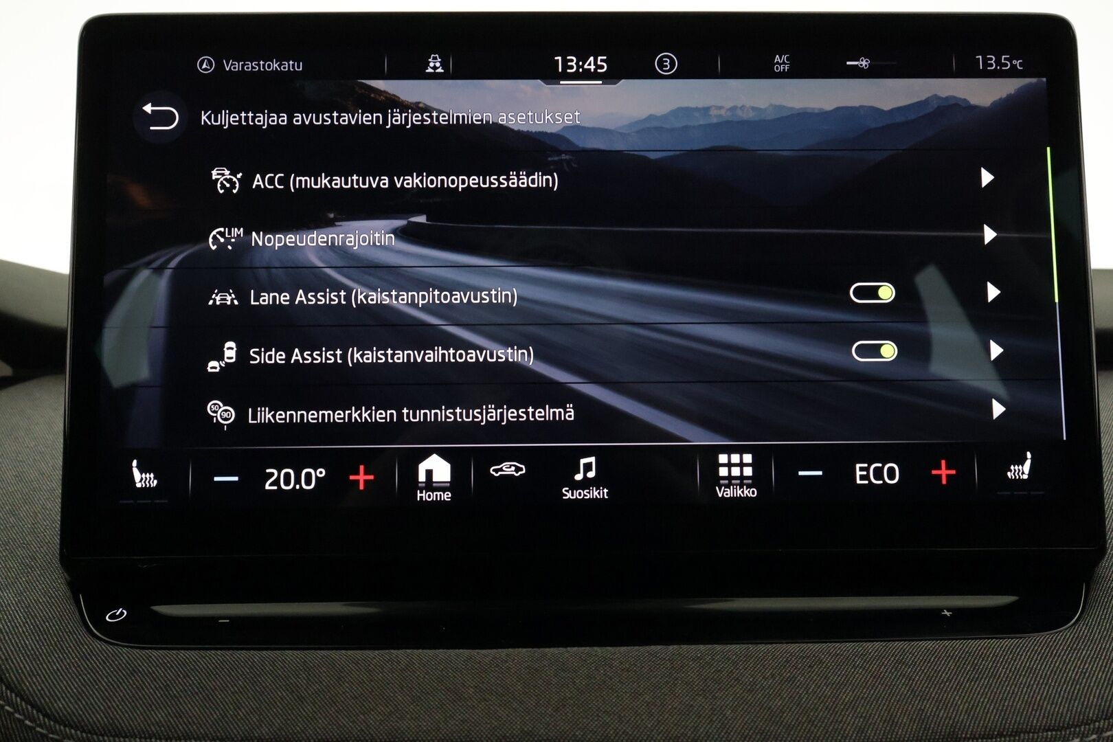 SKODA ENYAQ 2023 80x 4x4 iV - | ILP | Koukku | ACC | Matrix-LED | P.Kamera | Navi | Kaistavahti | Keyless | Digimittaristo | Kahdet renkaat | Merkkihuollot | 