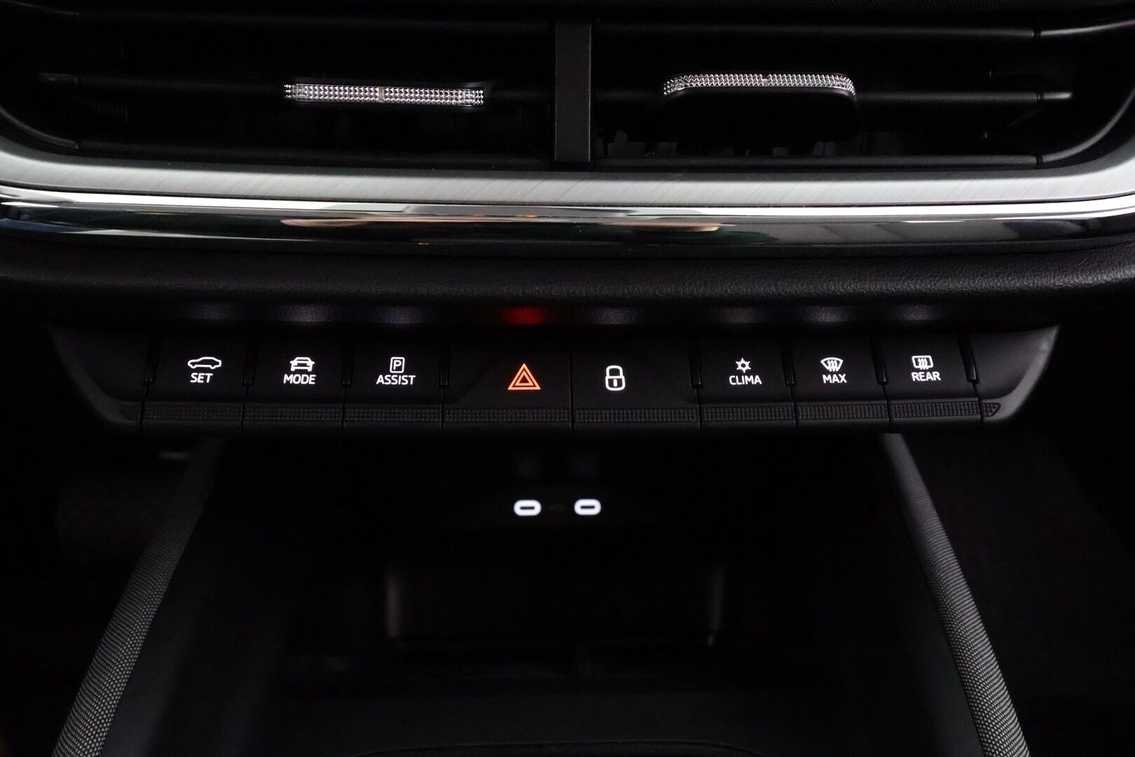 SKODA ENYAQ 2023 80x 4x4 iV - | ILP | Koukku | ACC | Matrix-LED | P.Kamera | Navi | Kaistavahti | Keyless | Digimittaristo | Kahdet renkaat | Merkkihuollot | 
