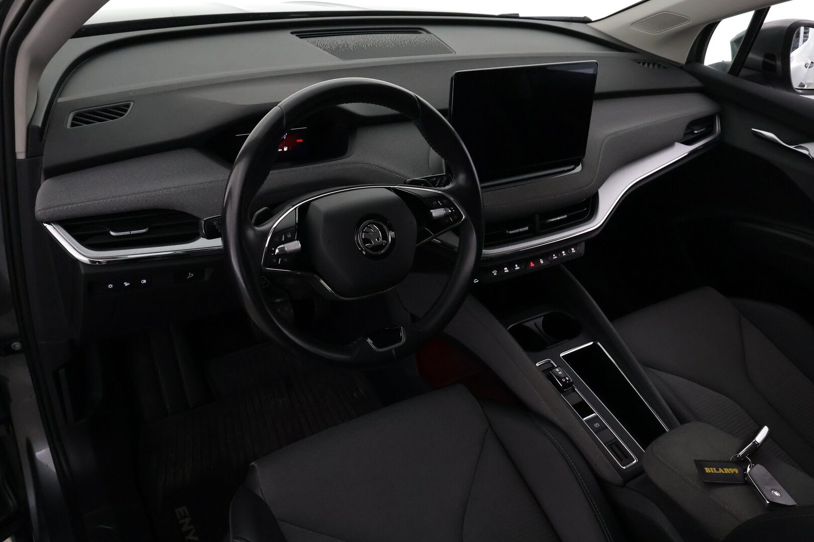 SKODA ENYAQ 2023 80x 4x4 iV - | ILP | Koukku | ACC | Matrix-LED | P.Kamera | Navi | Kaistavahti | Keyless | Digimittaristo | Kahdet renkaat | Merkkihuollot | 