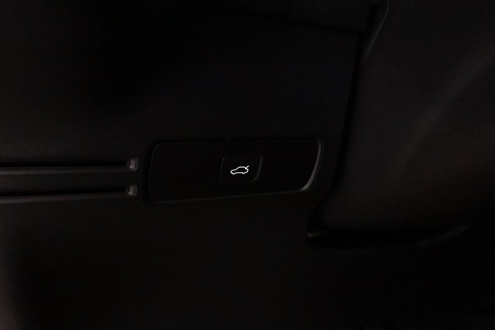 Volvo C40 2023 Recharge Single Motor Plus * ACC / P.kamera / ILP / Pixel LED / Lasikatto / Navi / Muistipenkki / Puolinahat * - Merkkihuollettu / Akku kuntotarkastettu - Osta nyt, maksa vasta ensi vuonna