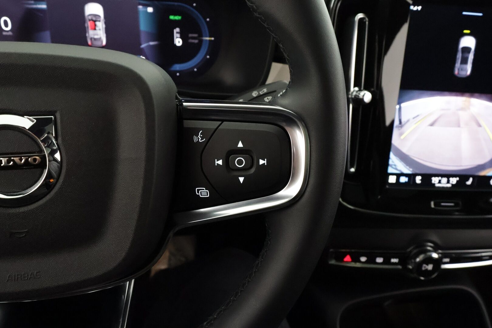 Volvo C40 2023 Recharge Single Motor Plus * ACC / P.kamera / ILP / Pixel LED / Lasikatto / Navi / Muistipenkki / Puolinahat * - Merkkihuollettu / Akku kuntotarkastettu - Osta nyt, maksa vasta ensi vuonna