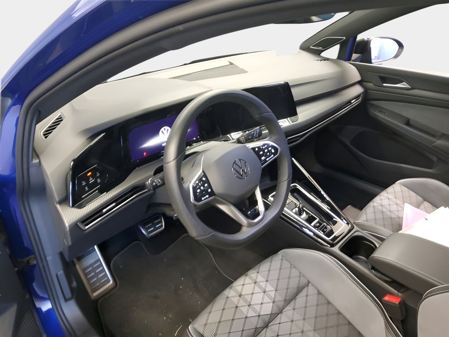 VOLKSWAGEN GOLF 2024 R-Line 1,5 eTSI 96 kW (MHEV) DSG - | ACC | H&K | Webasto | Travel assist | LED | Navi | P.kamera | Ambient | Lämm. ratti | ALV | 