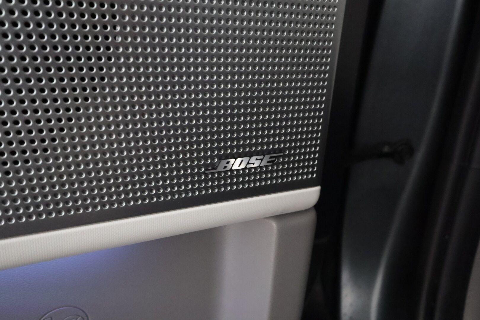 HYUNDAI IONIQ 6 2023 77 kWh 325 hv AWD Ultimate * Vetokoukku / HUD / Digipeilit / Bose / Kattoluukku / Sähköpenkit / 360 Kamera *