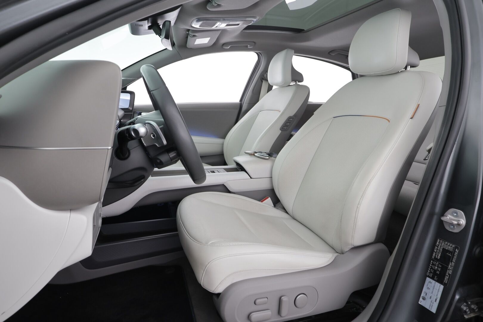 HYUNDAI IONIQ 6 2023 77 kWh 325 hv AWD Ultimate * Vetokoukku / HUD / Digipeilit / Bose / Kattoluukku / Sähköpenkit / 360 Kamera *