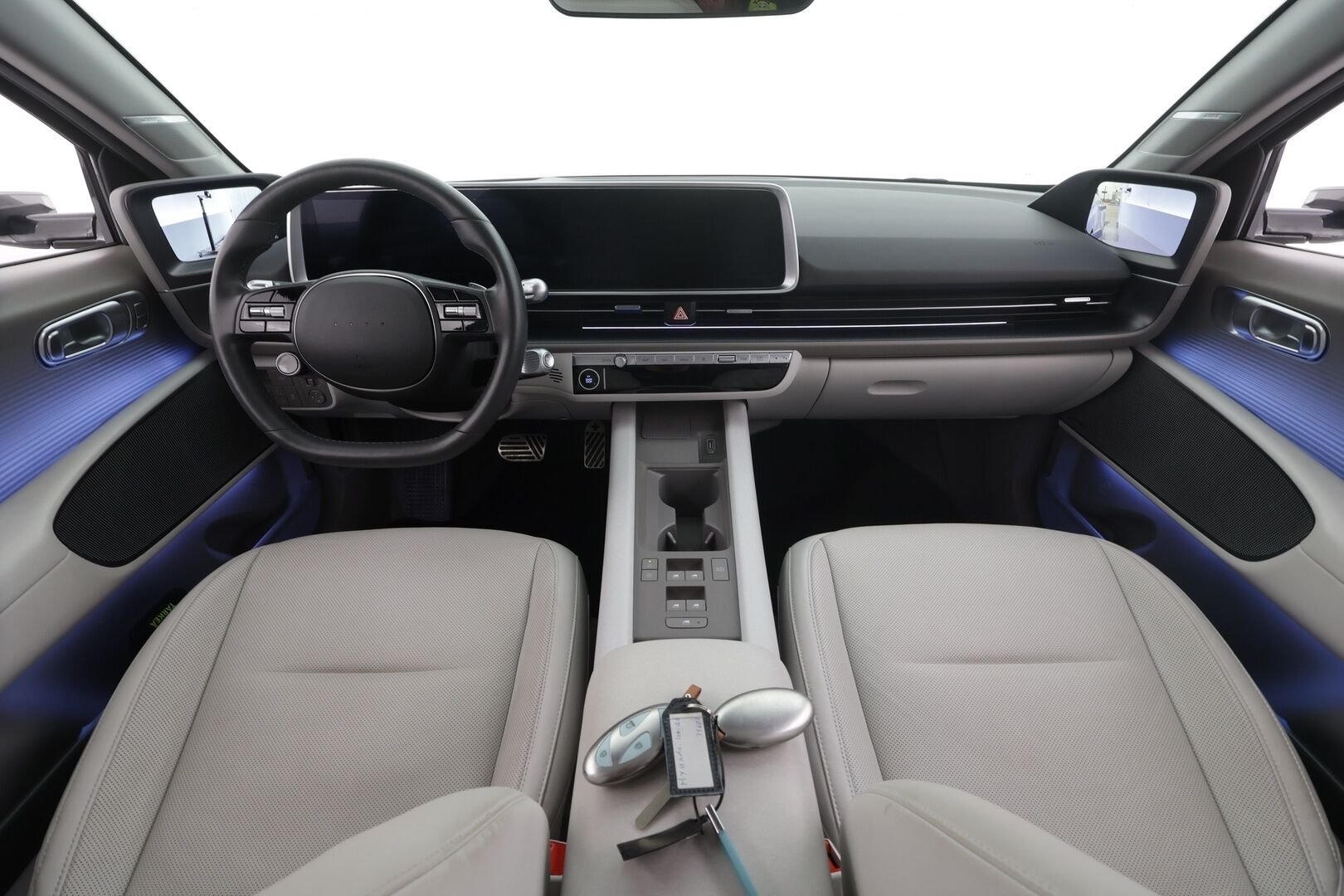 HYUNDAI IONIQ 6 2023 77 kWh 325 hv AWD Ultimate * Vetokoukku / HUD / Digipeilit / Bose / Kattoluukku / Sähköpenkit / 360 Kamera *