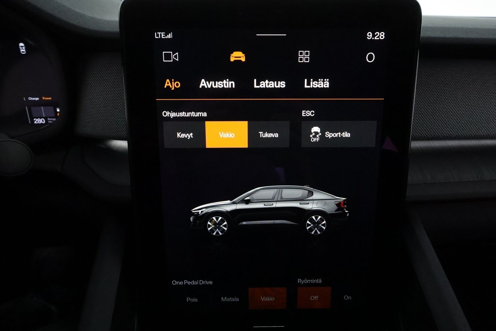 POLESTAR 2 2024 Long Range Dual Motor 310kw **Facelift / Pilot&Plus / Vetokoukku / Harman&Kardon / 360 Kamera / Pixel LED / Muistipenkki** - 3,99 % KORKOTARJOUS TÄHÄN AUTOON - Akku kuntotarkastettu / Tehdastakuu voimassa / Kahdet renkaat vanteilla