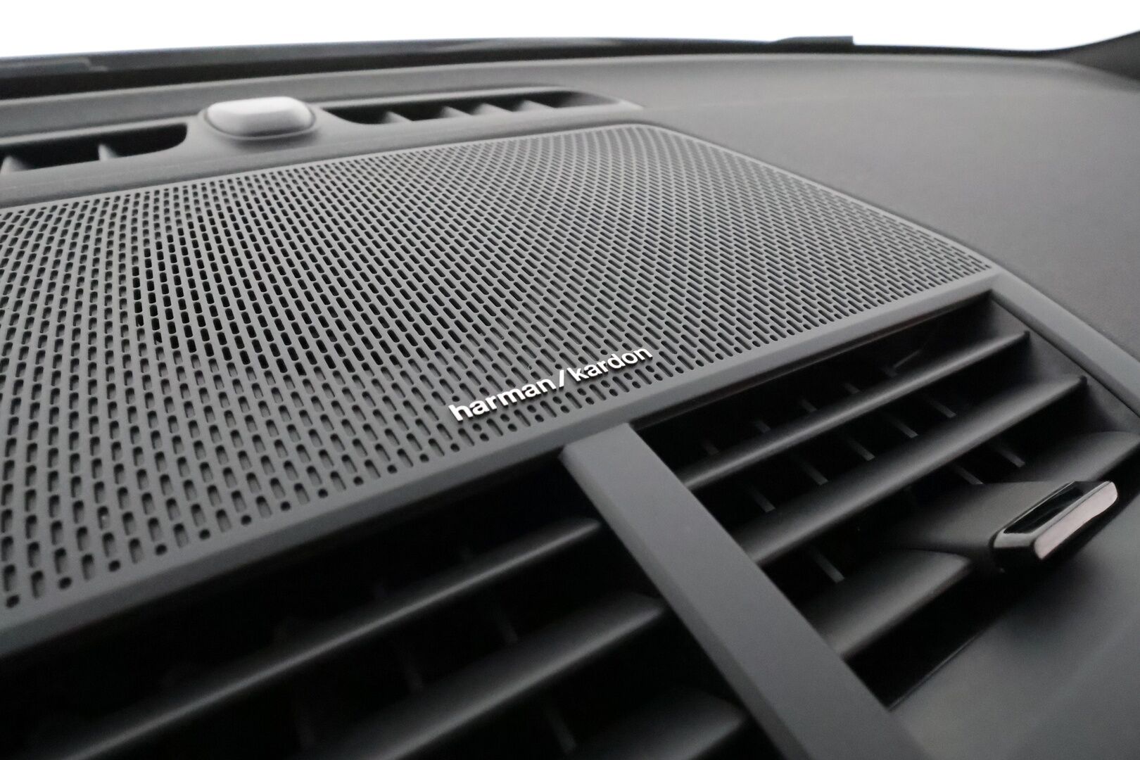 POLESTAR 2 2024 Long Range Dual Motor 310kw **Facelift / Pilot&Plus / Vetokoukku / Harman&Kardon / 360 Kamera / Pixel LED / Muistipenkki** - 3,99 % KORKOTARJOUS TÄHÄN AUTOON - Akku kuntotarkastettu / Tehdastakuu voimassa / Kahdet renkaat vanteilla