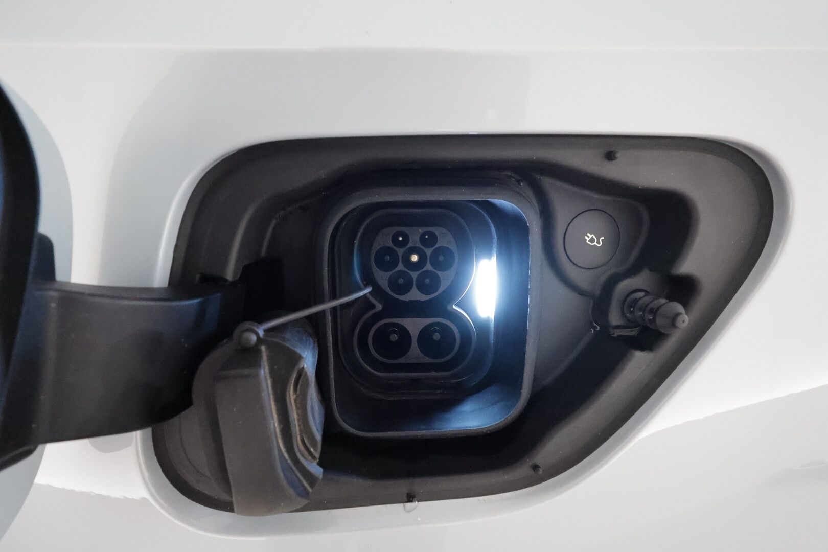 POLESTAR 2 2024 Long Range Dual Motor 310kw **Facelift / Pilot&Plus / Vetokoukku / Harman&Kardon / 360 Kamera / Pixel LED / Muistipenkki** - 3,99 % KORKOTARJOUS TÄHÄN AUTOON - Akku kuntotarkastettu / Tehdastakuu voimassa / Kahdet renkaat vanteilla