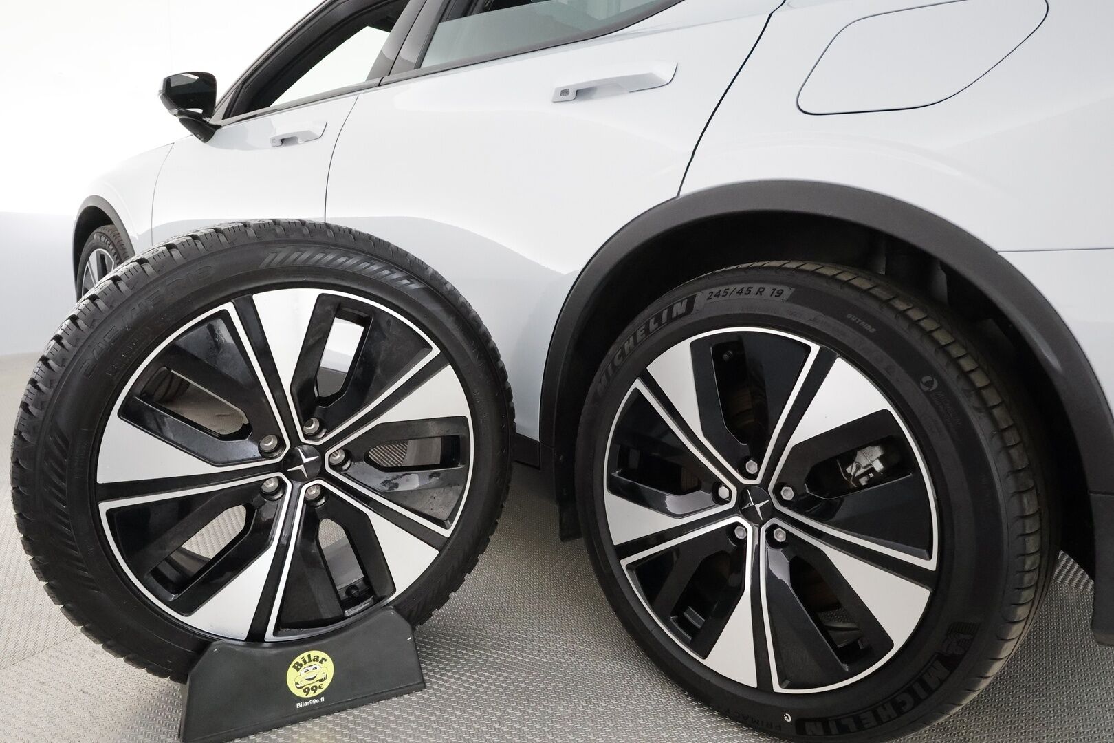 POLESTAR 2 2024 Long Range Dual Motor 310kw **Facelift / Pilot&Plus / Vetokoukku / Harman&Kardon / 360 Kamera / Pixel LED / Muistipenkki** - 3,99 % KORKOTARJOUS TÄHÄN AUTOON - Akku kuntotarkastettu / Tehdastakuu voimassa / Kahdet renkaat vanteilla