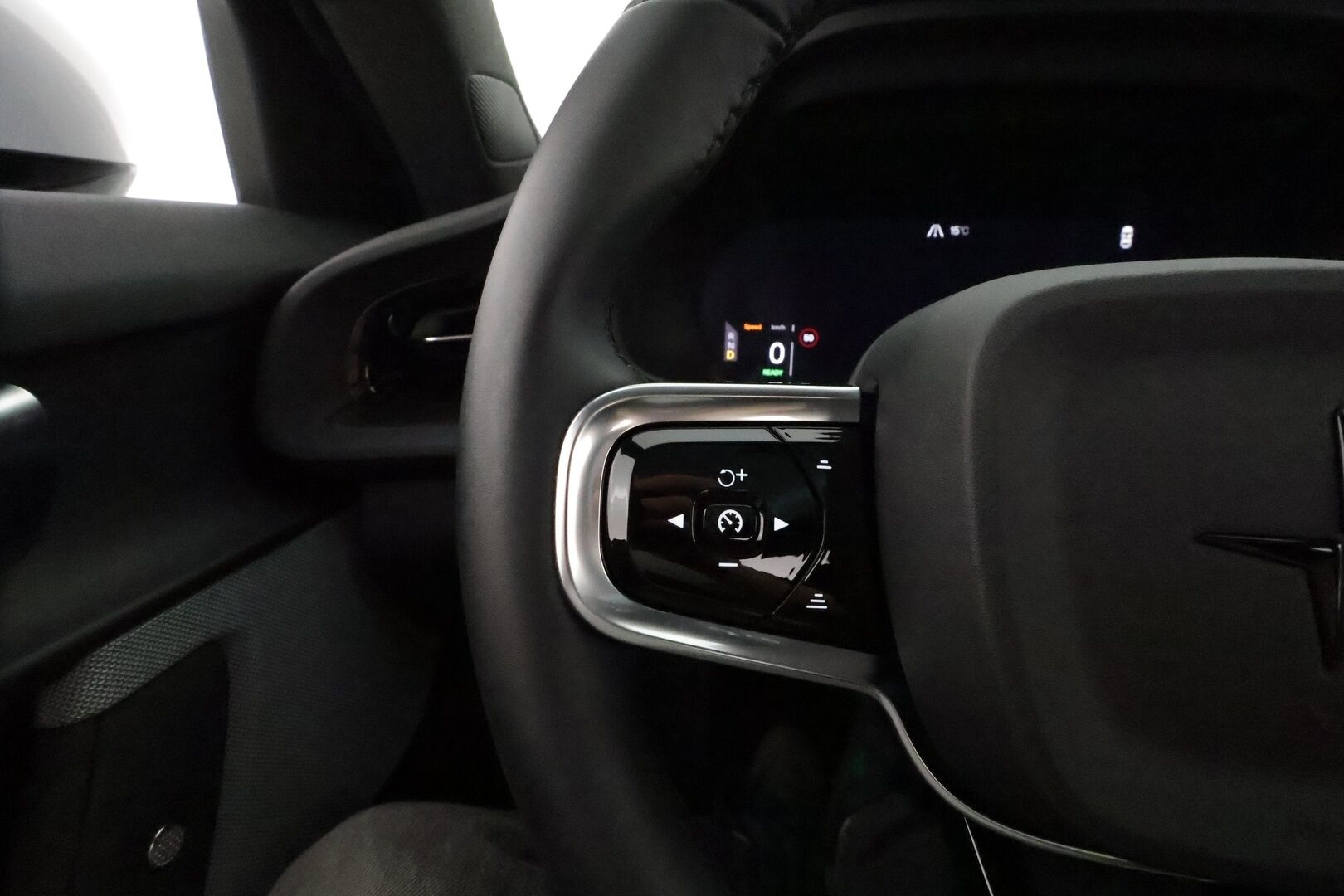 POLESTAR 2 2024 Long Range Dual Motor 310kw **Facelift / Pilot&Plus / Vetokoukku / Harman&Kardon / 360 Kamera / Pixel LED / Muistipenkki** - 3,99 % KORKOTARJOUS TÄHÄN AUTOON - Akku kuntotarkastettu / Tehdastakuu voimassa / Kahdet renkaat vanteilla