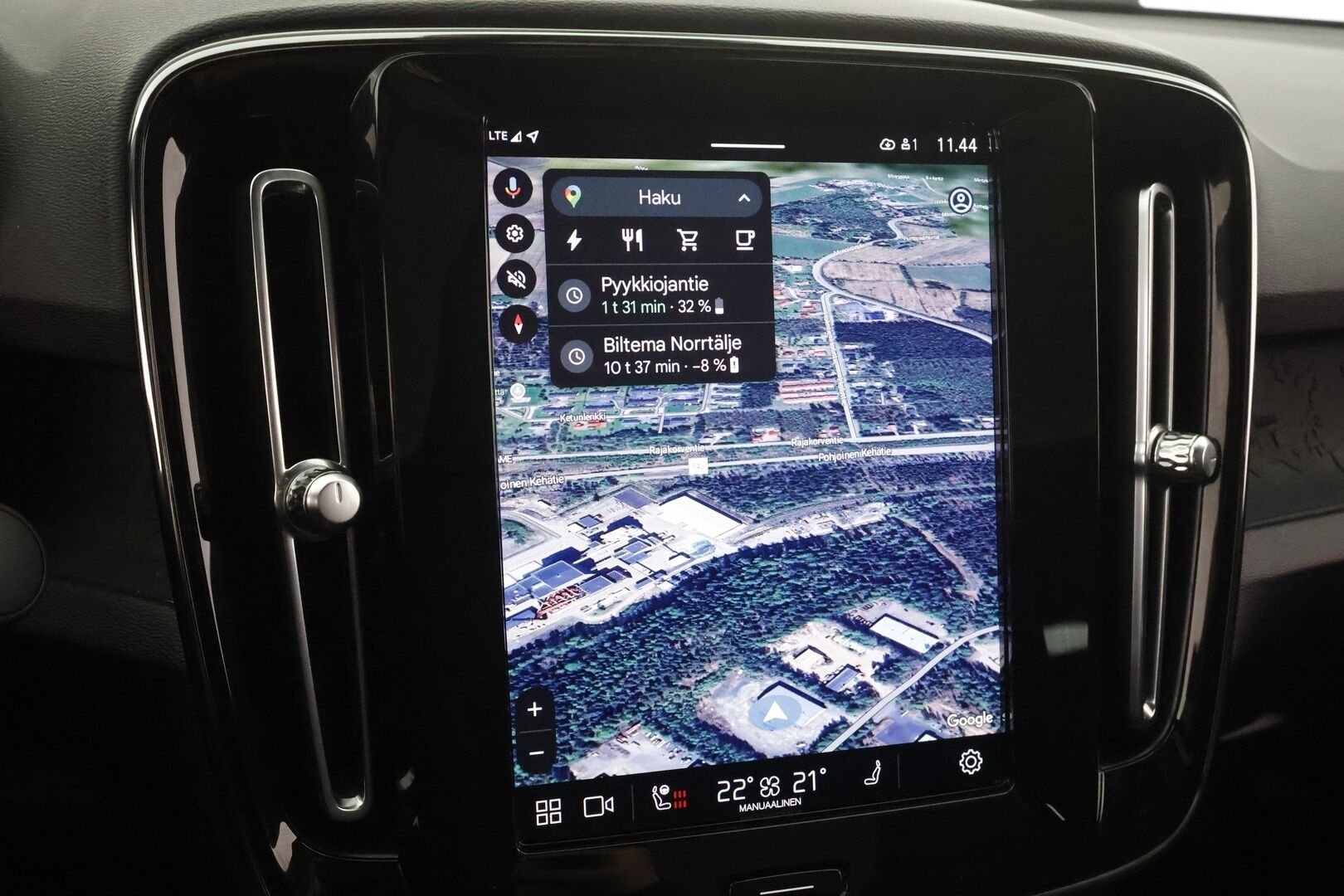 Volvo XC40 2023 Recharge aut * ILP / Koukku / Lasikatto / ACC / LED / P.Kamera / Sportpenkki Muistilla * - Akku kuntotarkastettu SoH 95,7 / 2x Latauskaapelit / Kahdet renkaat