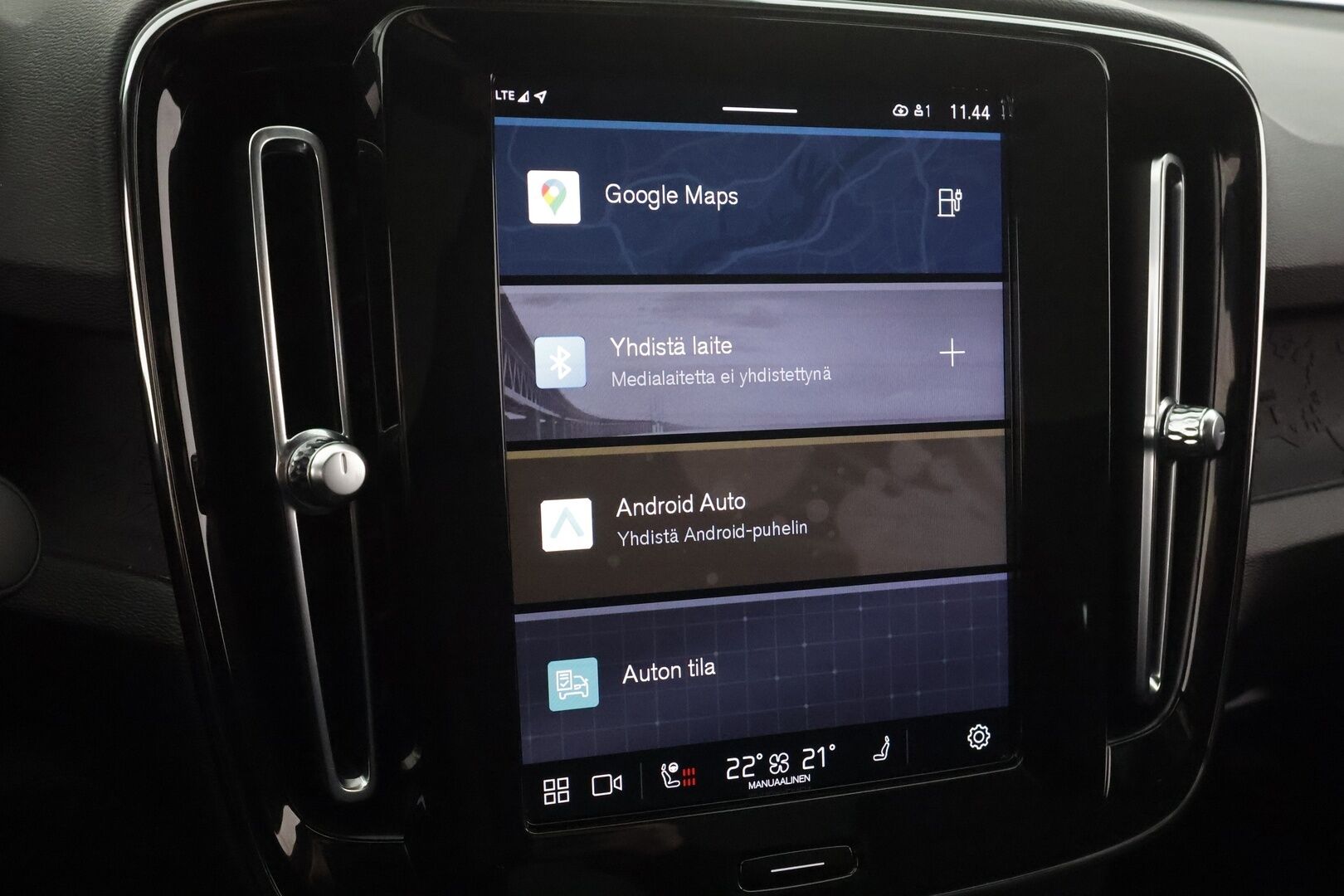 Volvo XC40 2023 Recharge aut * ILP / Koukku / Lasikatto / ACC / LED / P.Kamera / Sportpenkki Muistilla * - Akku kuntotarkastettu SoH 95,7 / 2x Latauskaapelit / Kahdet renkaat