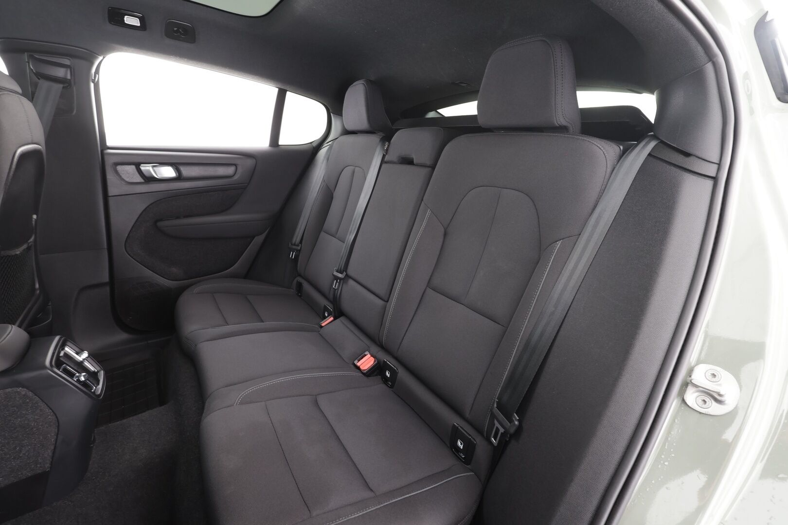 Volvo XC40 2023 Recharge aut * ILP / Koukku / Lasikatto / ACC / LED / P.Kamera / Sportpenkki Muistilla * - Akku kuntotarkastettu SoH 95,7 / 2x Latauskaapelit / Kahdet renkaat