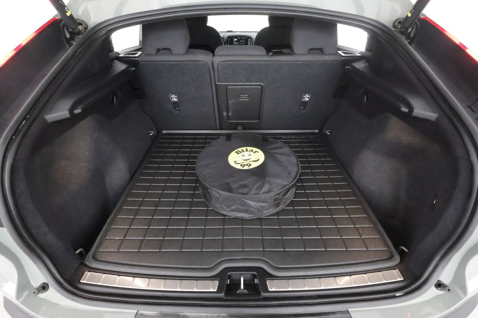 Volvo XC40 2023 Recharge aut * ILP / Koukku / Lasikatto / ACC / LED / P.Kamera / Sportpenkki Muistilla * - Akku kuntotarkastettu SoH 95,7 / 2x Latauskaapelit / Kahdet renkaat