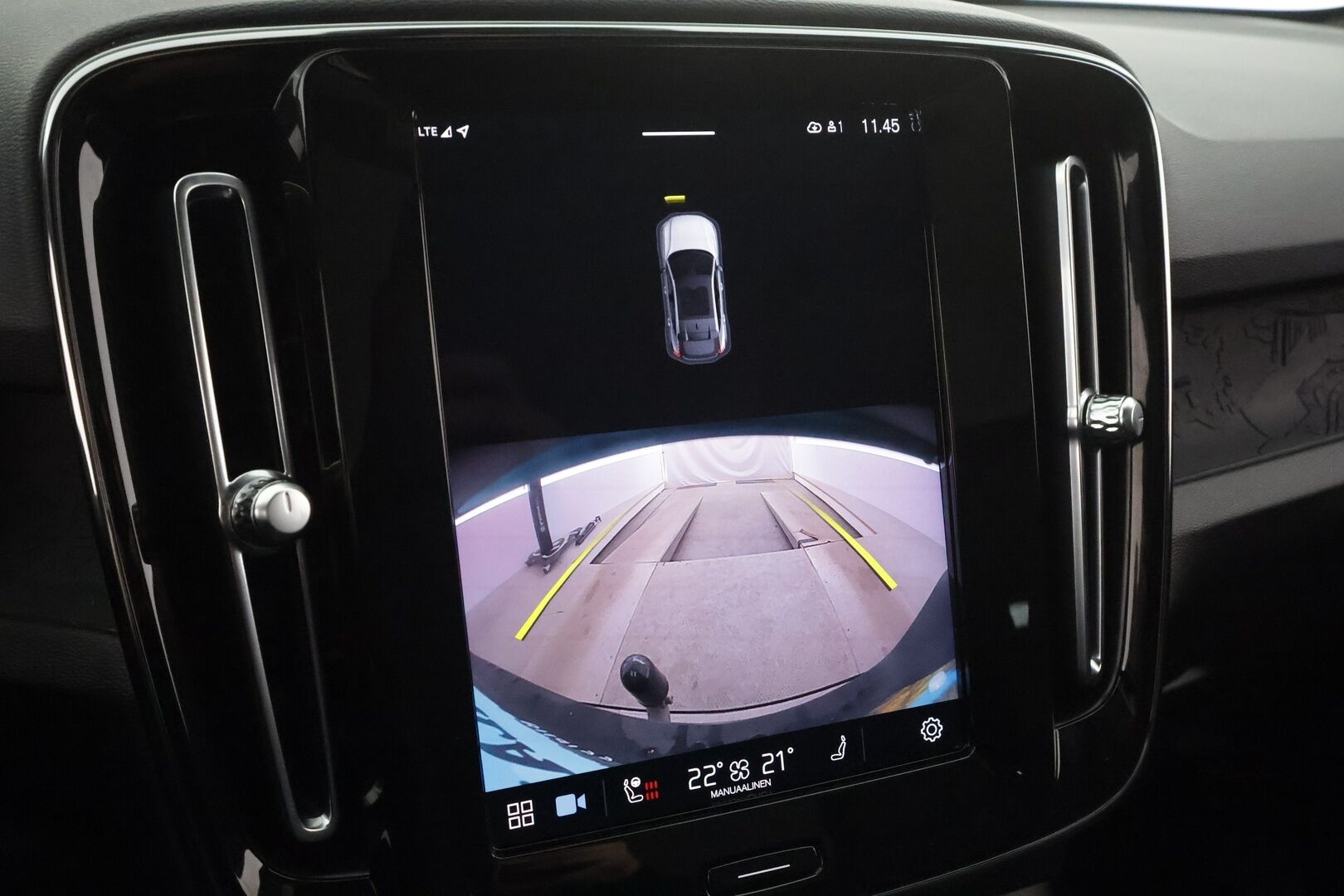 Volvo XC40 2023 Recharge aut * ILP / Koukku / Lasikatto / ACC / LED / P.Kamera / Sportpenkki Muistilla * - Akku kuntotarkastettu SoH 95,7 / 2x Latauskaapelit / Kahdet renkaat