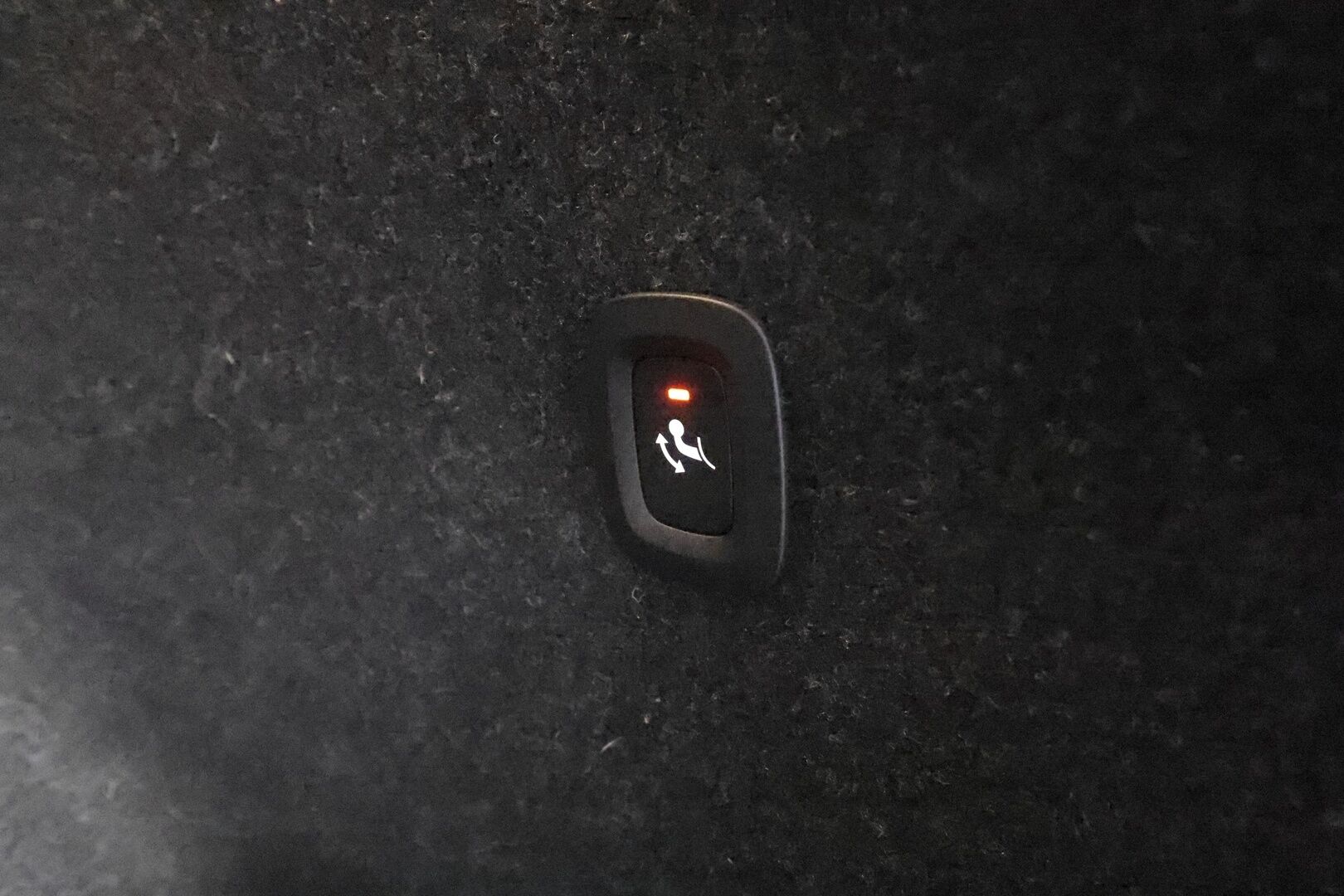 Volvo XC40 2023 Recharge aut * ILP / Koukku / Lasikatto / ACC / LED / P.Kamera / Sportpenkki Muistilla * - Akku kuntotarkastettu SoH 95,7 / 2x Latauskaapelit / Kahdet renkaat