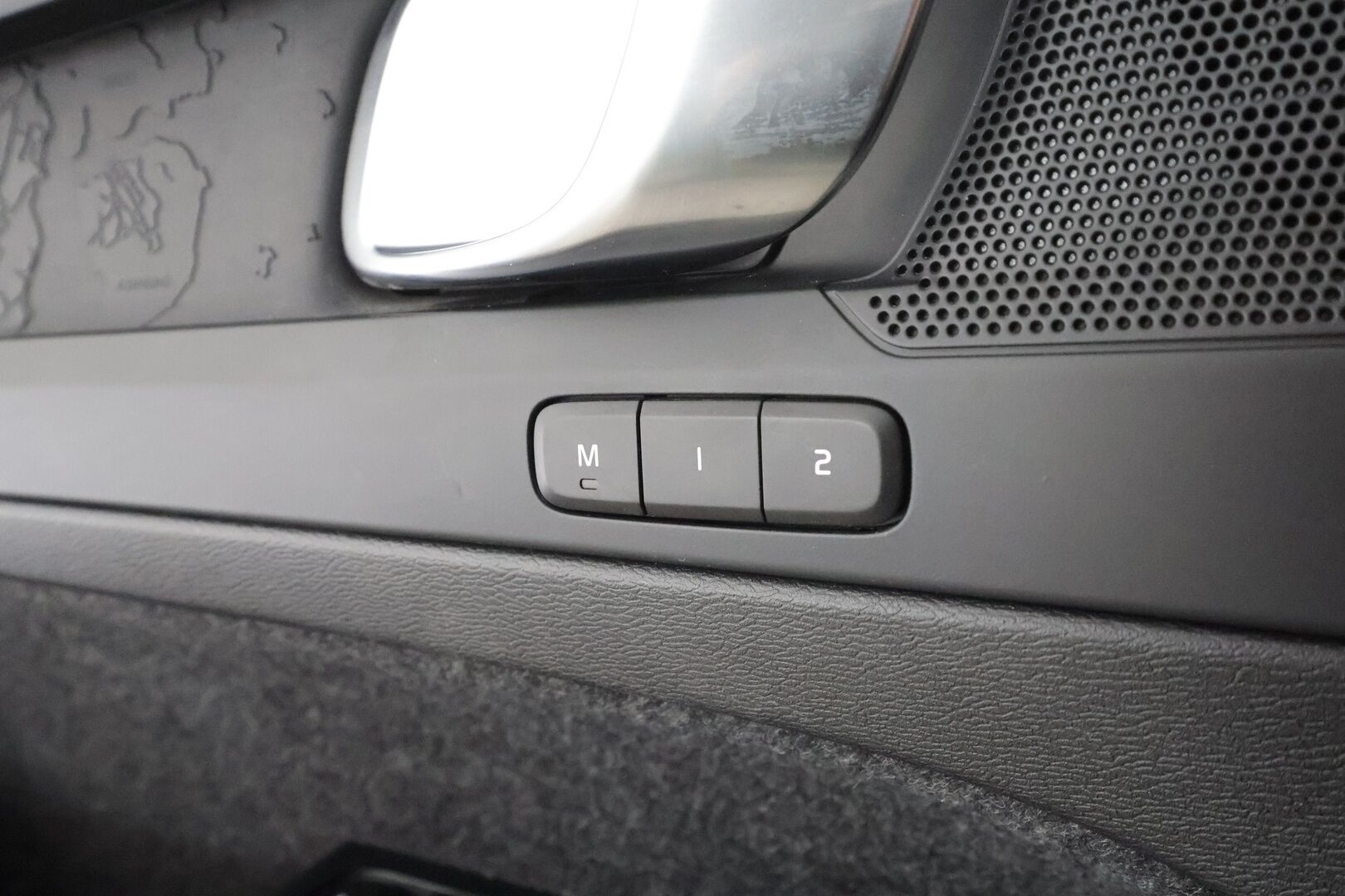 Volvo XC40 2023 Recharge aut * ILP / Koukku / Lasikatto / ACC / LED / P.Kamera / Sportpenkki Muistilla * - Akku kuntotarkastettu SoH 95,7 / 2x Latauskaapelit / Kahdet renkaat