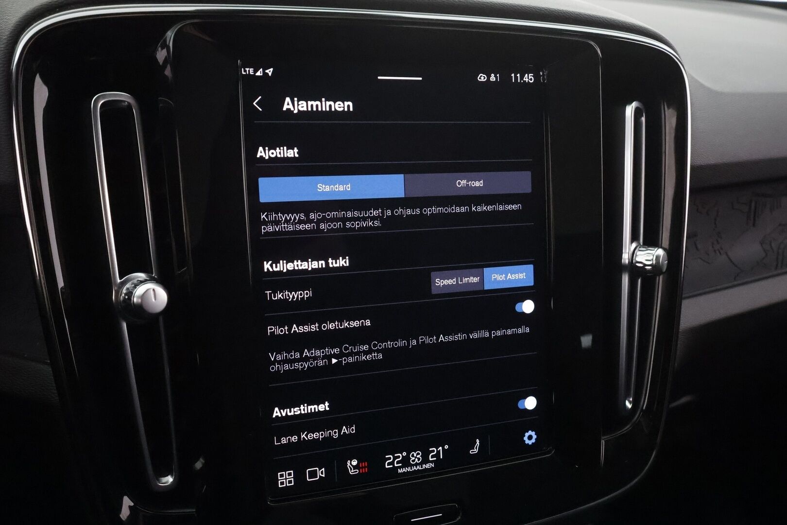 Volvo XC40 2023 Recharge aut * ILP / Koukku / Lasikatto / ACC / LED / P.Kamera / Sportpenkki Muistilla * - Akku kuntotarkastettu SoH 95,7 / 2x Latauskaapelit / Kahdet renkaat