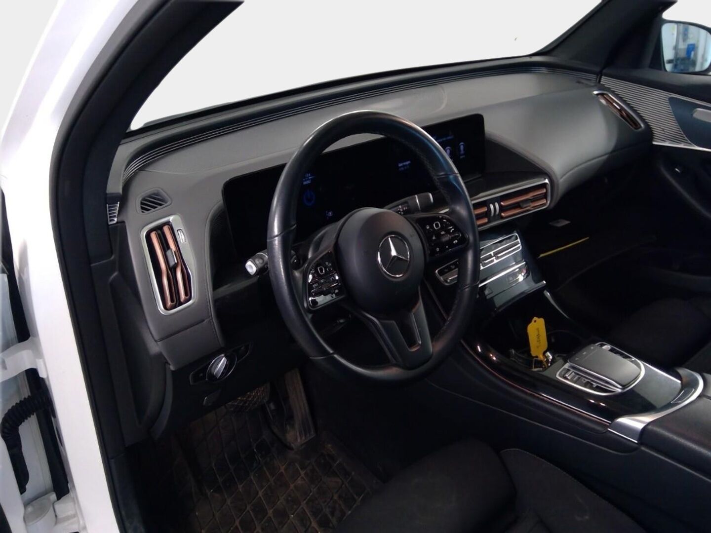 MERCEDES-BENZ EQC 2022 Edition 4Matic - | Distronic+ | Koukku | Multibeam | Keyless | P.kamera | Widescreen | Sporttipenkit | Navi | Akustiikkalasit | Kahdet renkaat aluvanteilla | Merkkihuollettu | 