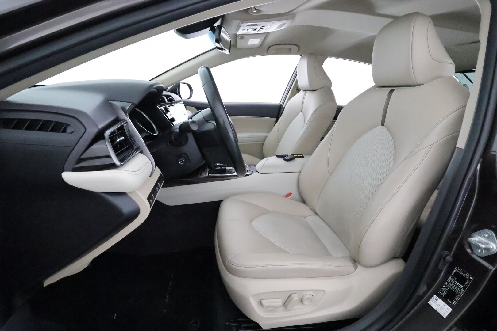 TOYOTA CAMRY 2019 2.5Hybrid Executive *HUD / JBL / LED / P.Kamera / Nahkaverhoilu / Kaistavahti / Navi / KeylessGO* - Kahdet Renkaat