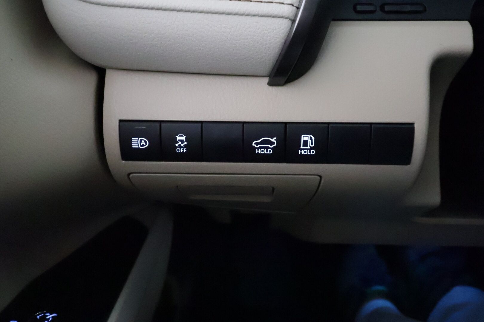 TOYOTA CAMRY 2019 2.5Hybrid Executive *HUD / JBL / LED / P.Kamera / Nahkaverhoilu / Kaistavahti / Navi / KeylessGO* - Kahdet Renkaat