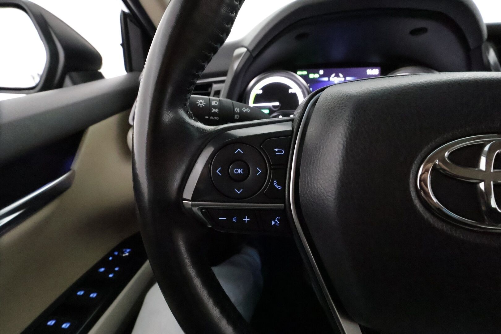 TOYOTA CAMRY 2019 2.5Hybrid Executive *HUD / JBL / LED / P.Kamera / Nahkaverhoilu / Kaistavahti / Navi / KeylessGO* - Kahdet Renkaat