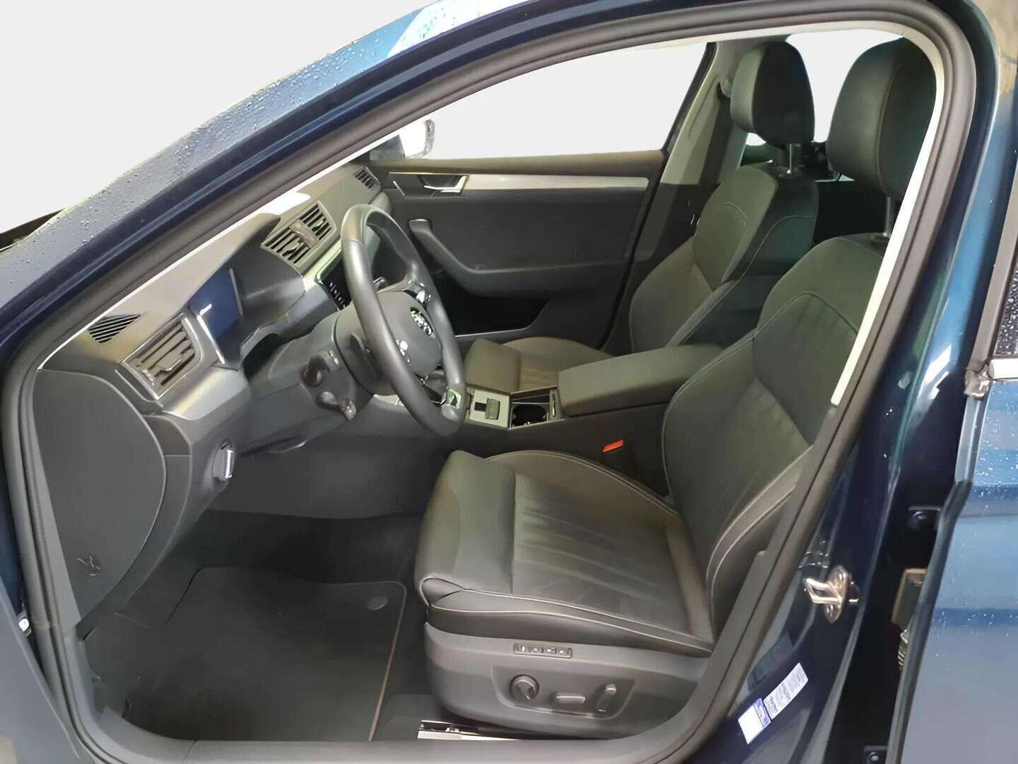 SKODA SUPERB 2023 Combi Ambition 1.4 TSI iV 160kW DSG - | ACC | Koukku | LED | Muistipenkit | P.Kamera | Ratinlämmitys | Nahat | Digimittaristo | Keyless | Apple&Android | Merkkihuollettu | Kahdet Renkaat |