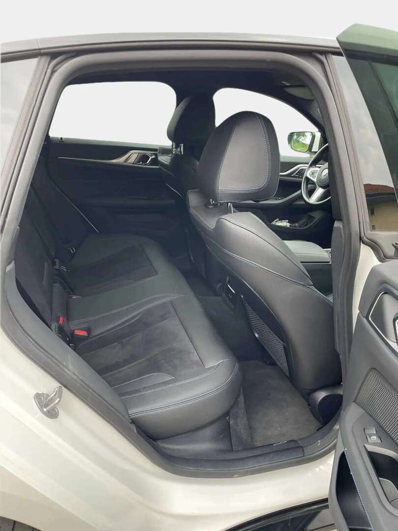 BMW i4 2023 eDrive35 M-Sport Tulossa!!! - M-Sport / ACC / Driving Assistant / Parking assistance system / Keinonahka-alcantara verhoilu / Sport-penkit / Widescreen / Shadow Line / Ambient / 2xrenkaat ja vanteet