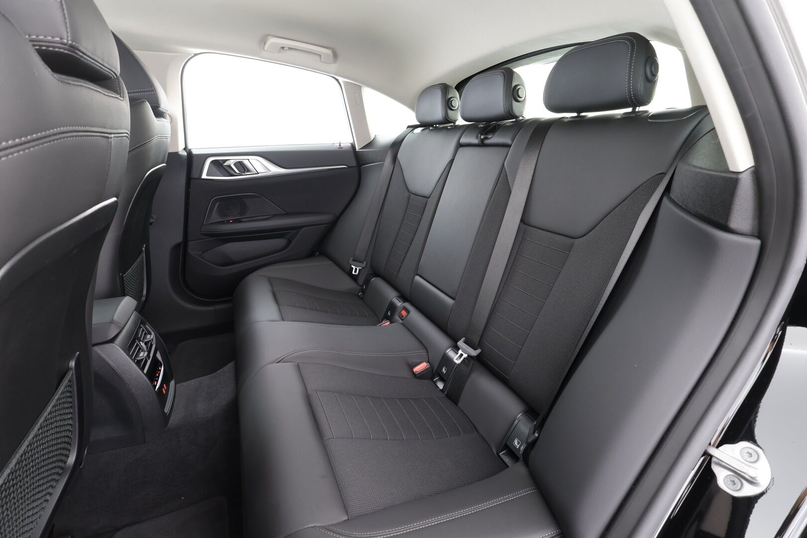 BMW I4 2023 eDrive35 - | ACC | Lisälämmitin | Koukku | Sporttipenkit | LED | Widescreen | P.Kamera | Puolinahat | Comfort access | Apple&Android | Merkkihuollettu |