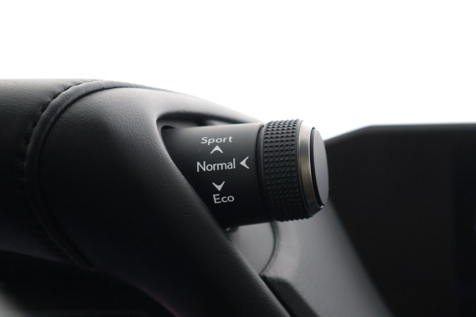 LEXUS ES 2019 300H Comfort * Adapt.Vakkari / Keyless Go / Nahkasisusta / Peruutuskamera / Digimittaristo / Kattoluukku * - 3,99 % KORKOTARJOUS TÄHÄN AUTOON - * Näyttävä Business-luokan Lexus / Hyvillä varusteilla / 2x Renkailla ja vanteilla * 