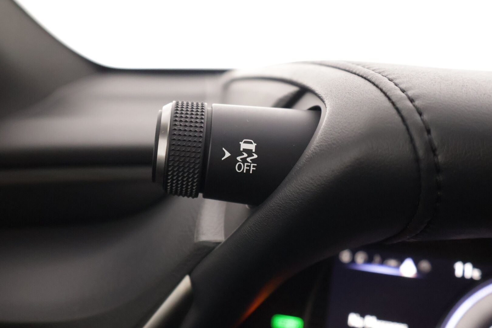 LEXUS ES 2019 300H Comfort * Adapt.Vakkari / Keyless Go / Nahkasisusta / Peruutuskamera / Digimittaristo / Kattoluukku * - 3,99 % KORKOTARJOUS TÄHÄN AUTOON - * Näyttävä Business-luokan Lexus / Hyvillä varusteilla / 2x Renkailla ja vanteilla * 