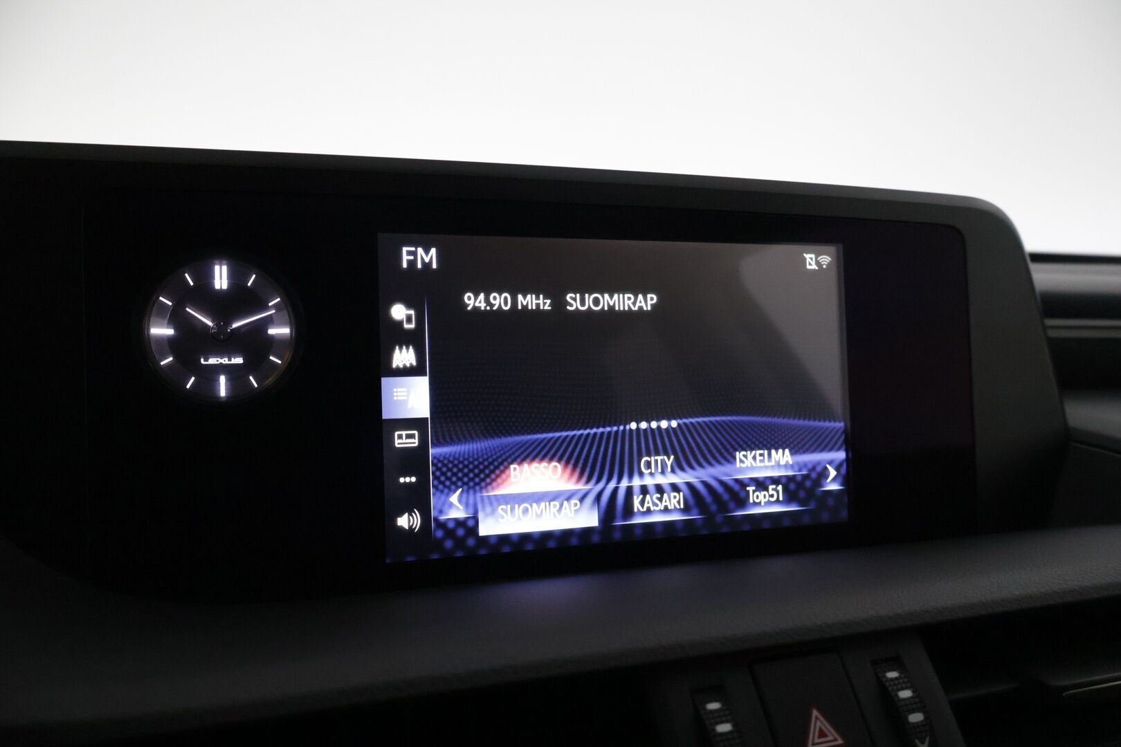 LEXUS ES 2019 300H Comfort * Adapt.Vakkari / Keyless Go / Nahkasisusta / Peruutuskamera / Digimittaristo / Kattoluukku * - 3,99 % KORKOTARJOUS TÄHÄN AUTOON - * Näyttävä Business-luokan Lexus / Hyvillä varusteilla / 2x Renkailla ja vanteilla * 