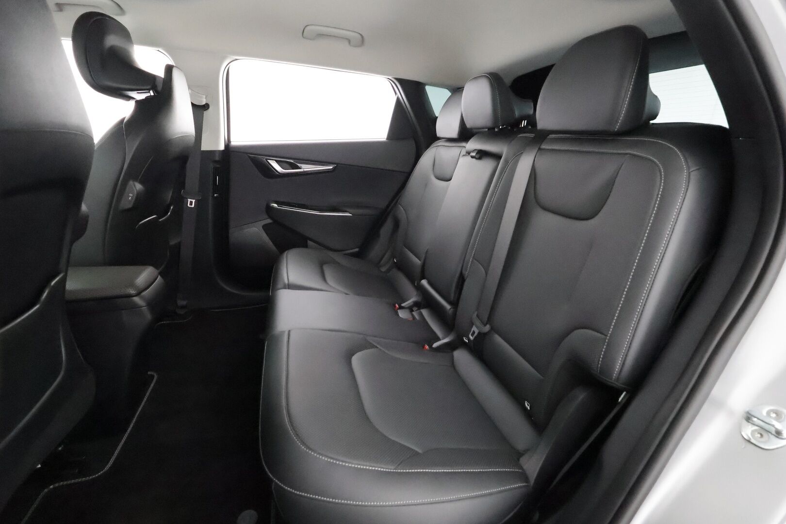 KIA EV6 2022 RWD 77 kWh 229 hv - | ACC | ILP | Koukku | Nahkasisusta | Ambient light | P.kamera | HDA | CTA | BSM | Lämm. ratti | Sähk. takaluukku | Merkkihuollot | 2x renkaat aluin 