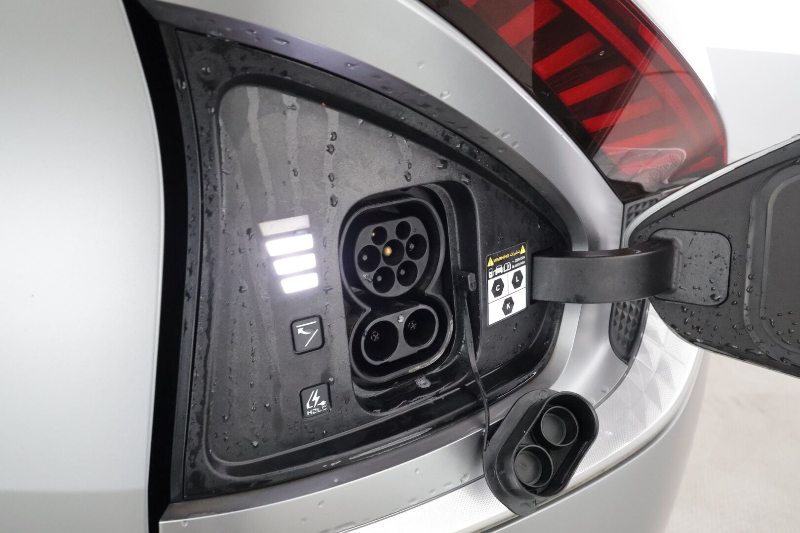 KIA EV6 2022 RWD 77 kWh 229 hv - | ACC | ILP | Koukku | Nahkasisusta | Ambient light | P.kamera | HDA | CTA | BSM | Lämm. ratti | Sähk. takaluukku | Merkkihuollot | 2x renkaat aluin 