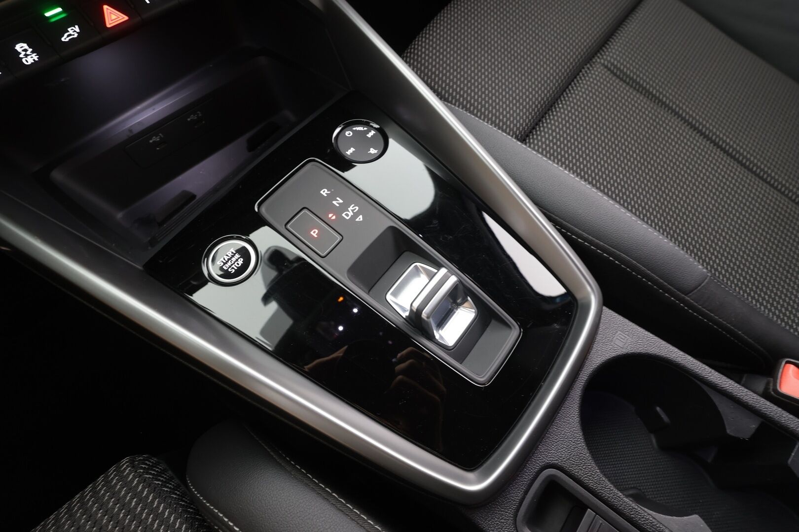 Audi A3 2022 Sportback Business S line 40 TFSI e 150kW S tronic - | Koukku | LED | P.tutkat | Sporttipenkit Sähkösäädöillä | Vakkari | Navi  | Kaistavahti | Digimittaristo | Keyless | Merkkihuollot | Kahdet renkaat | 