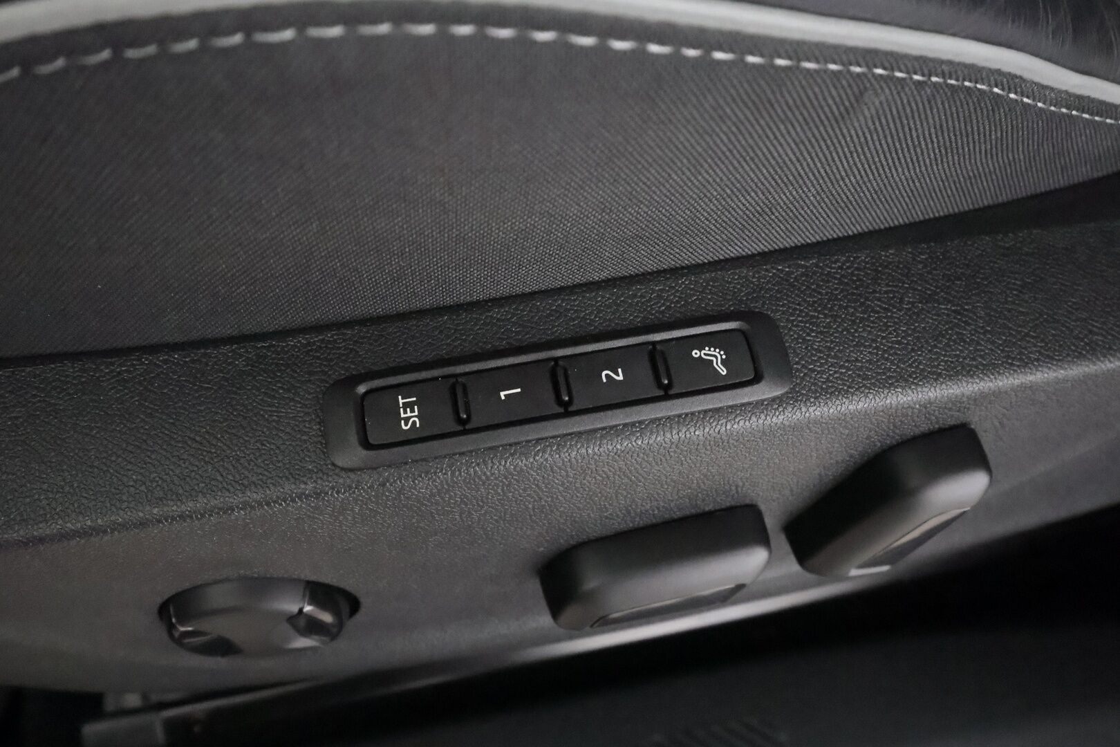 SKODA ENYAQ 2023 Coupe 80x 4x4 RS iV * ACC / ILP / Hierovat Muistipenkit / Matrix-LED / Lasikatto / HUD / Canton / P.kamera / koukku *