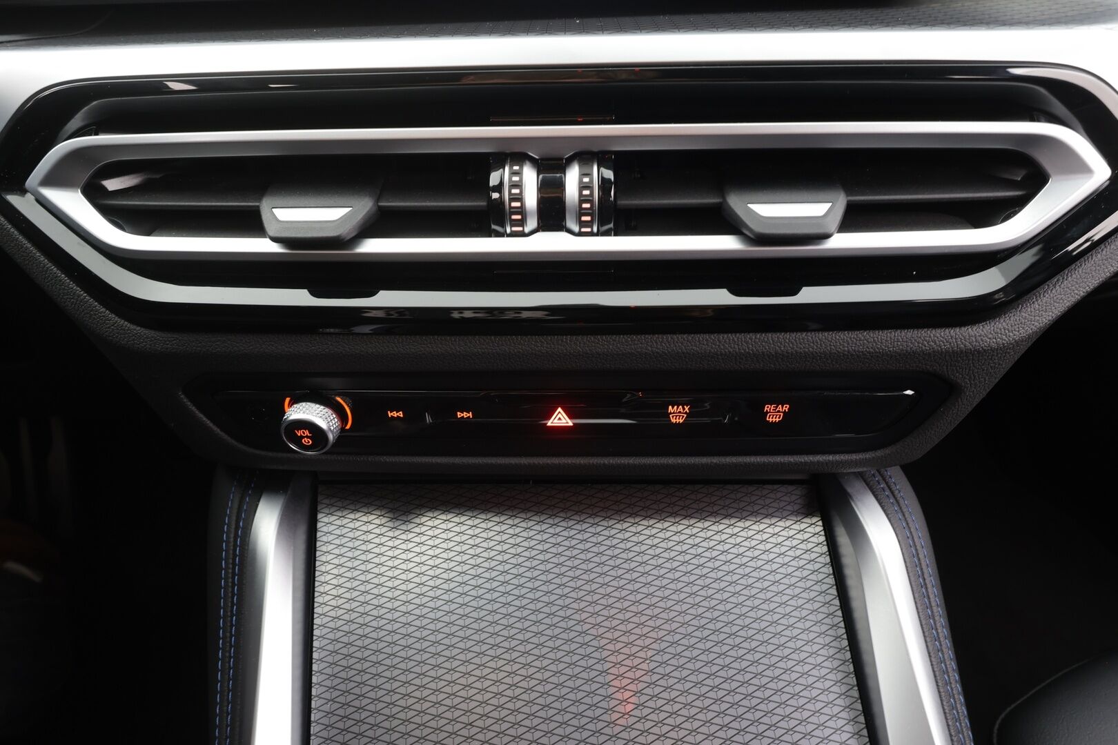 BMW I4 2024 eDrive40, G26, M Sport - | ACC | Lisälämmitin | Koukku | Widescreen | sporttipenkit | P.Kamera | LED | Apple&Android | Merkkihuollettu | Kahdet Renkaat |