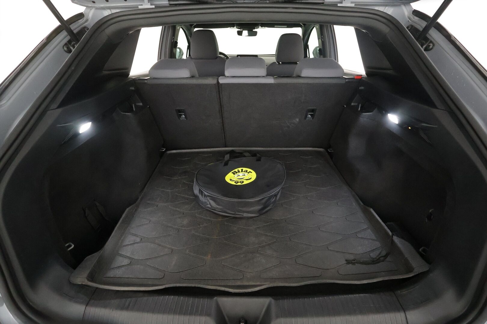 VOLKSWAGEN ID.4 2022 150kW 82kWh Pro Performance - | ACC | ILP | Koukku | IQ.Light | P.kamera ja tutkat | Keyless | Lane Assist | Ambient light | Lämm. ratti | Lämm. tuulilasi | 2x renkaat aluin | ALV | 