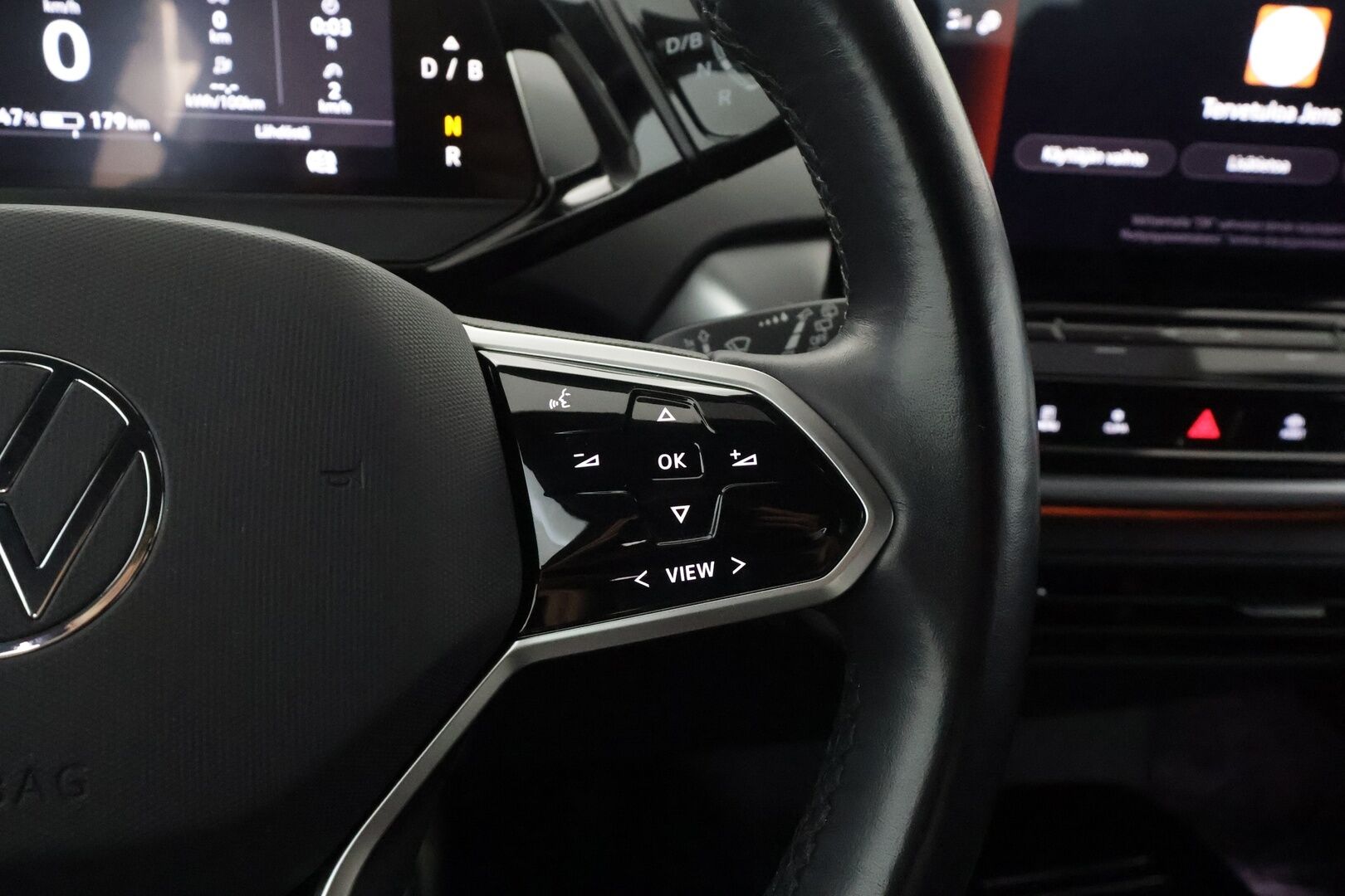 VOLKSWAGEN ID.4 2022 150kW 82kWh Pro Performance - | ACC | ILP | Koukku | IQ.Light | P.kamera ja tutkat | Keyless | Lane Assist | Ambient light | Lämm. ratti | Lämm. tuulilasi | 2x renkaat aluin | ALV | 