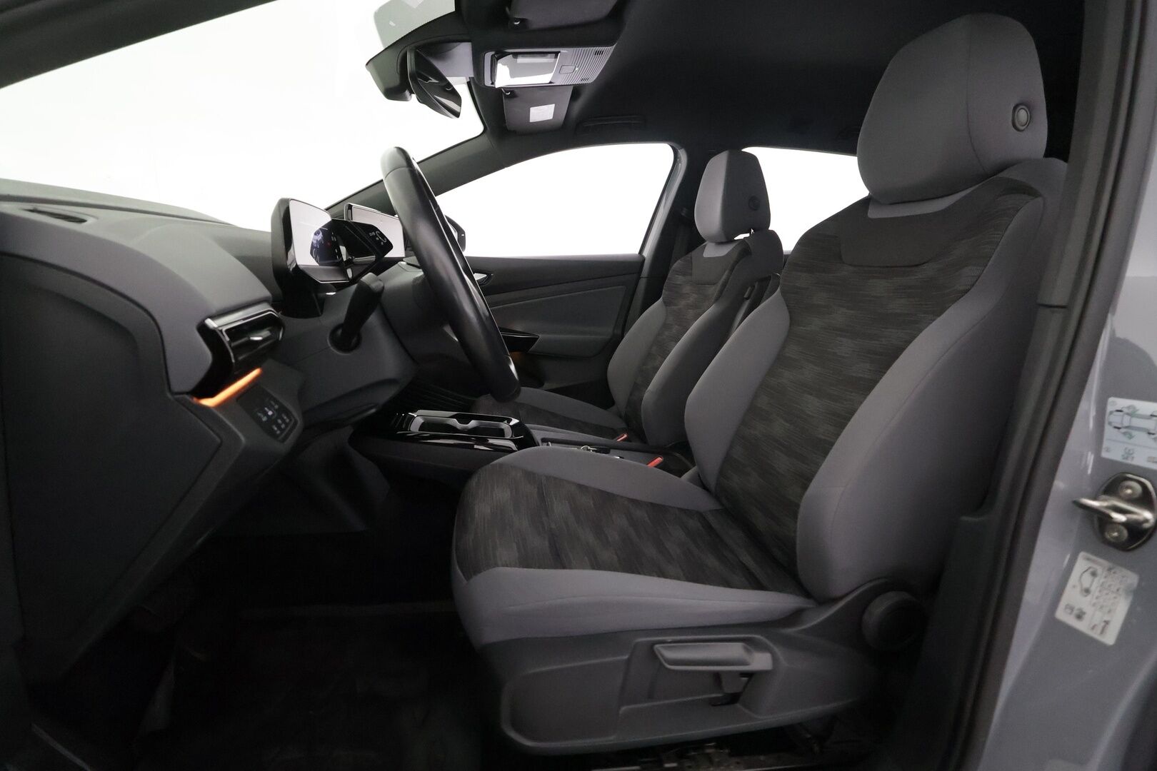 VOLKSWAGEN ID.4 2022 150kW 82kWh Pro Performance - | ACC | ILP | Koukku | IQ.Light | P.kamera ja tutkat | Keyless | Lane Assist | Ambient light | Lämm. ratti | Lämm. tuulilasi | 2x renkaat aluin | ALV | 