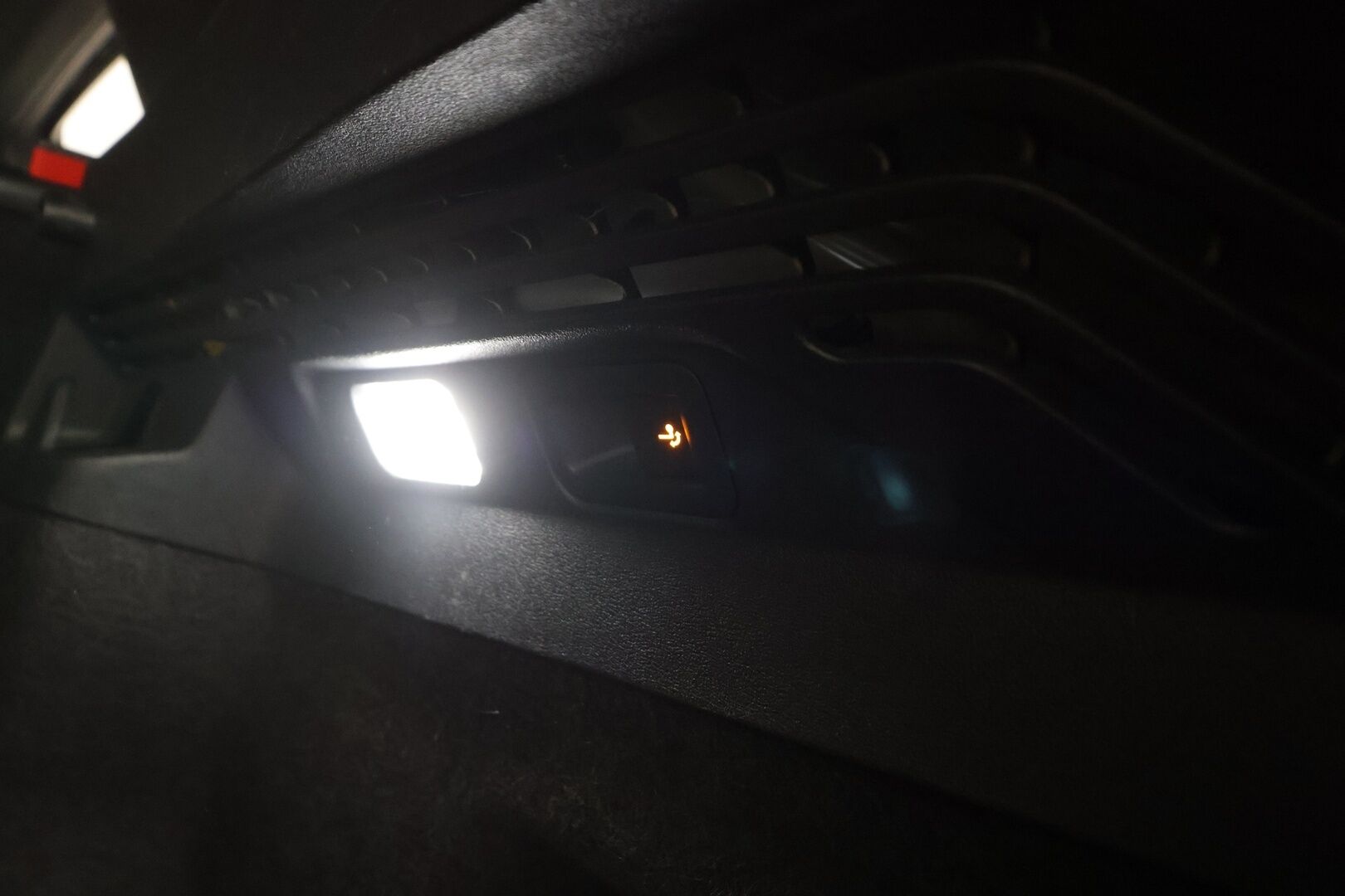 VOLKSWAGEN ID.4 2022 150kW 82kWh Pro Performance - | ACC | ILP | Koukku | IQ.Light | P.kamera ja tutkat | Keyless | Lane Assist | Ambient light | Lämm. ratti | Lämm. tuulilasi | 2x renkaat aluin | ALV | 