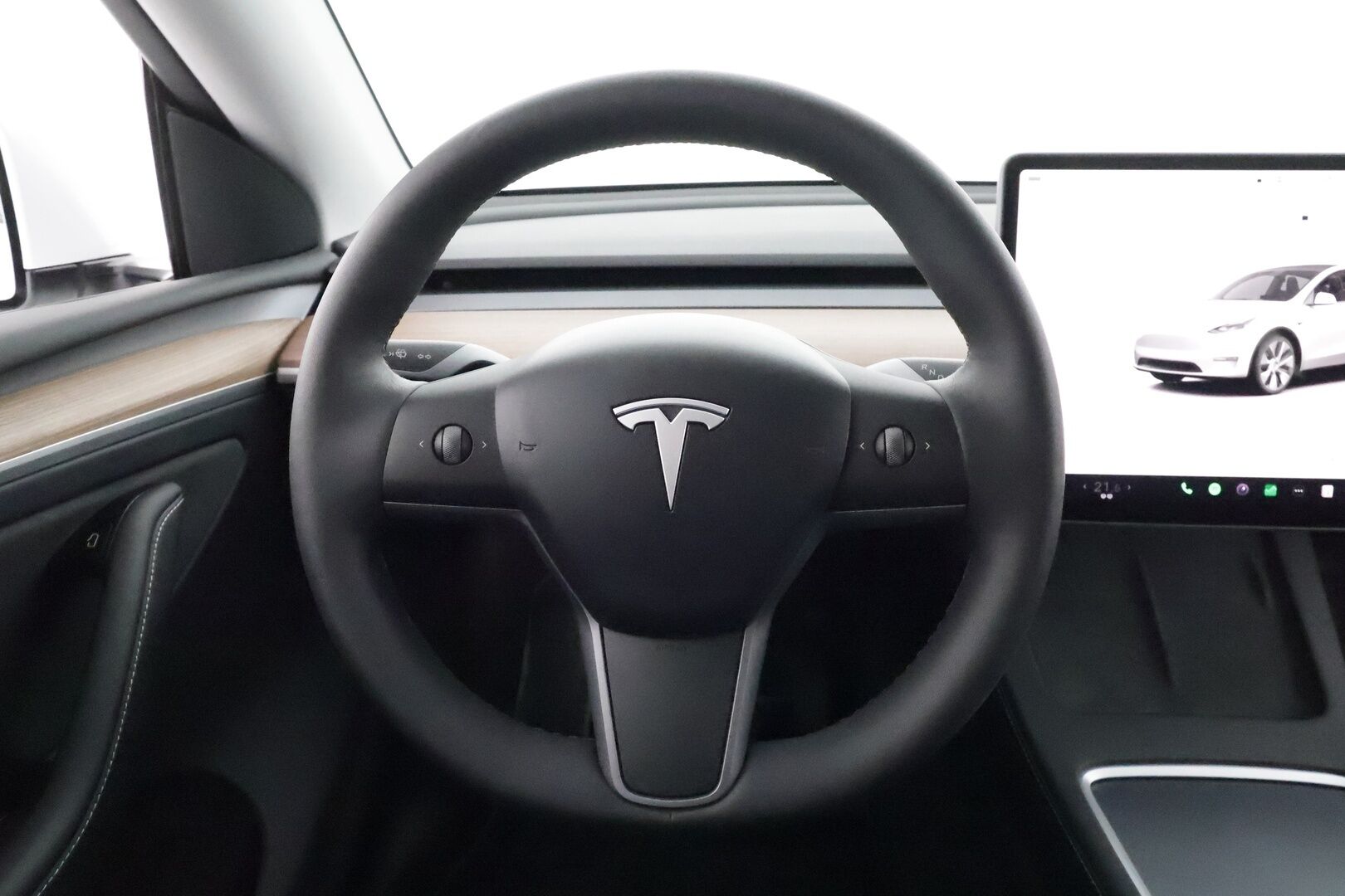 TESLA MODEL Y 2023 Long Range Dual Motor **Lasikatto / Lämpöpumppu / Koukku / Adapt.Vakkari / Matrix-LED / P.Kamera / Premium Audio** - 3,99 % KORKOTARJOUS TÄHÄN AUTOON - Nahkaverhoilu / Navi / Kaistavahti / KeylessGO