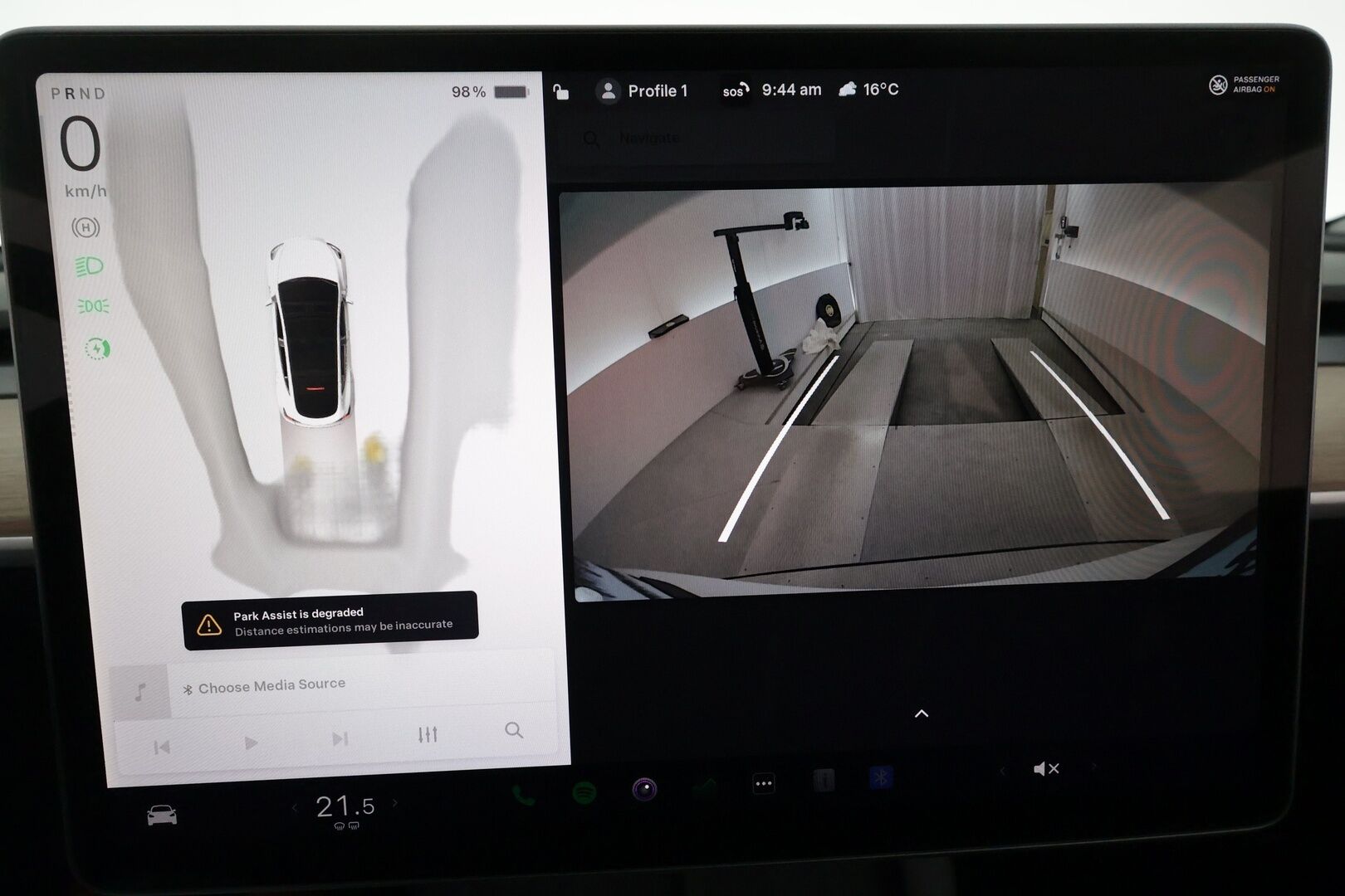 TESLA MODEL Y 2023 Long Range Dual Motor **Lasikatto / Lämpöpumppu / Koukku / Adapt.Vakkari / Matrix-LED / P.Kamera / Premium Audio** - 3,99 % KORKOTARJOUS TÄHÄN AUTOON - Nahkaverhoilu / Navi / Kaistavahti / KeylessGO