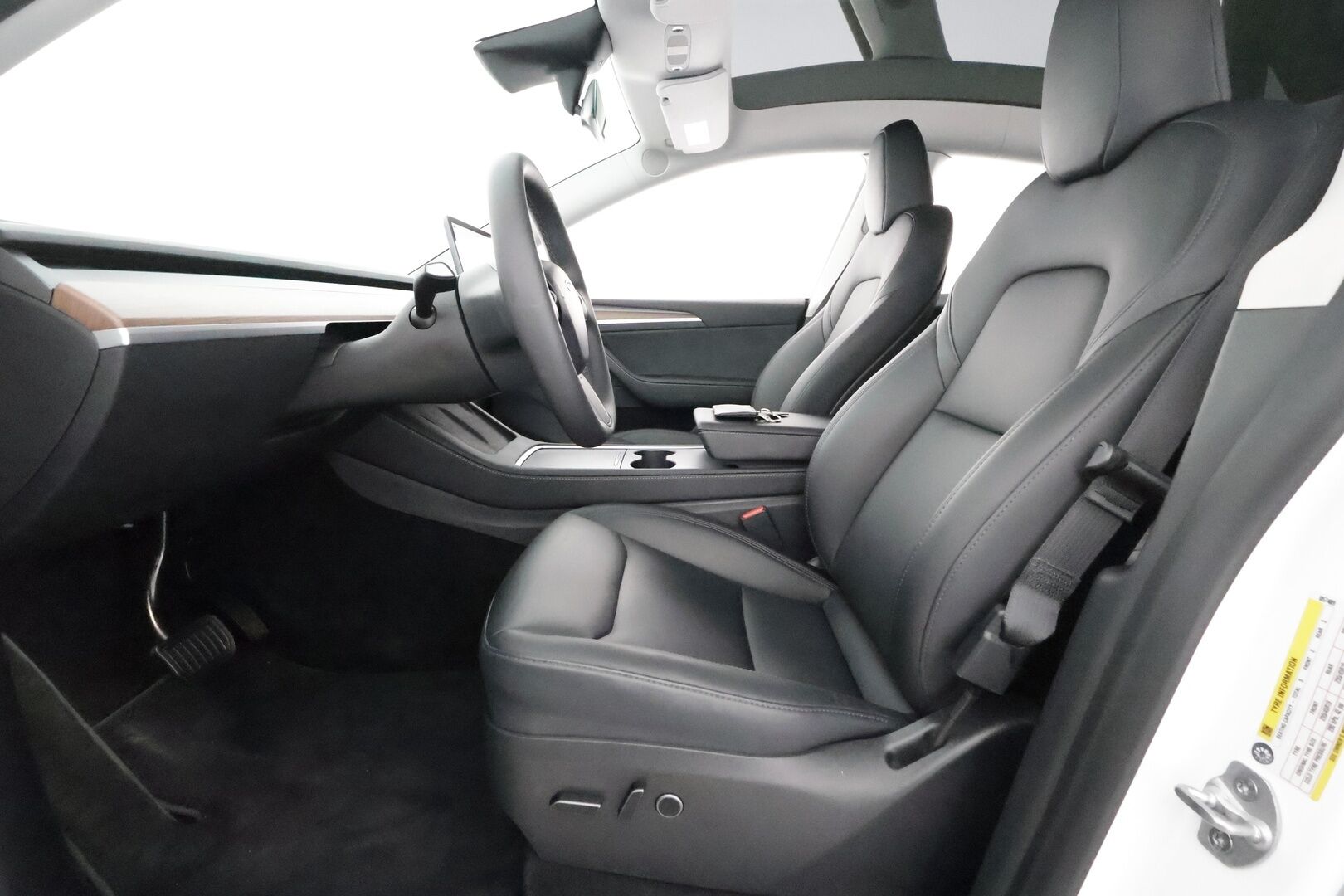 TESLA MODEL Y 2023 Long Range Dual Motor **Lasikatto / Lämpöpumppu / Koukku / Adapt.Vakkari / Matrix-LED / P.Kamera / Premium Audio** - 3,99 % KORKOTARJOUS TÄHÄN AUTOON - Nahkaverhoilu / Navi / Kaistavahti / KeylessGO