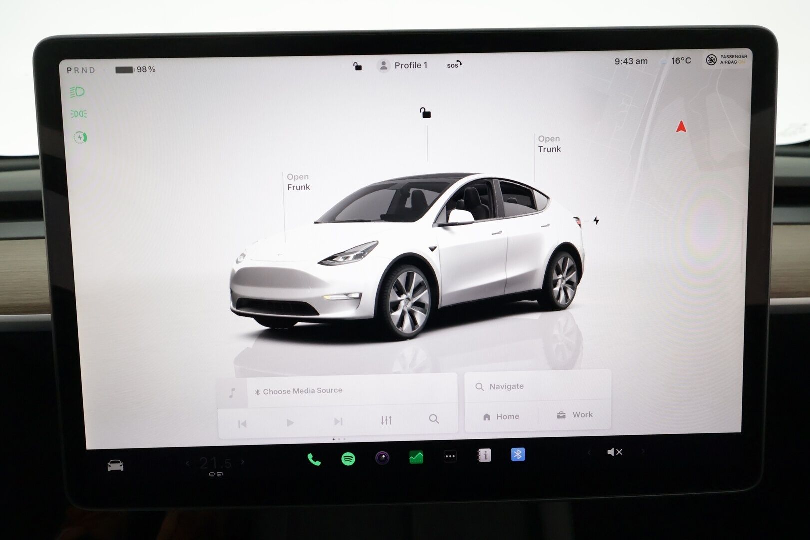 TESLA MODEL Y 2023 Long Range Dual Motor **Lasikatto / Lämpöpumppu / Koukku / Adapt.Vakkari / Matrix-LED / P.Kamera / Premium Audio** - 3,99 % KORKOTARJOUS TÄHÄN AUTOON - Nahkaverhoilu / Navi / Kaistavahti / KeylessGO